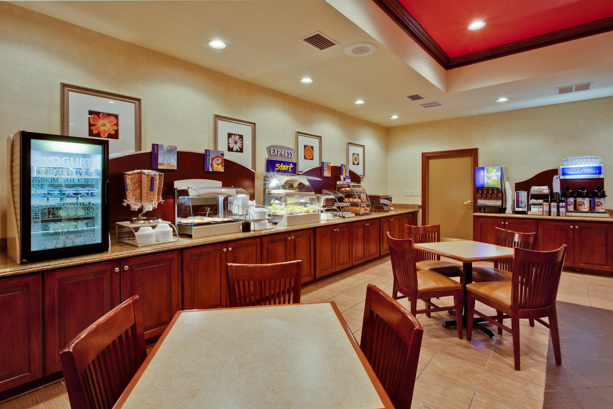 Holiday Inn Express & Suites Lakeland North - I-4 Photo