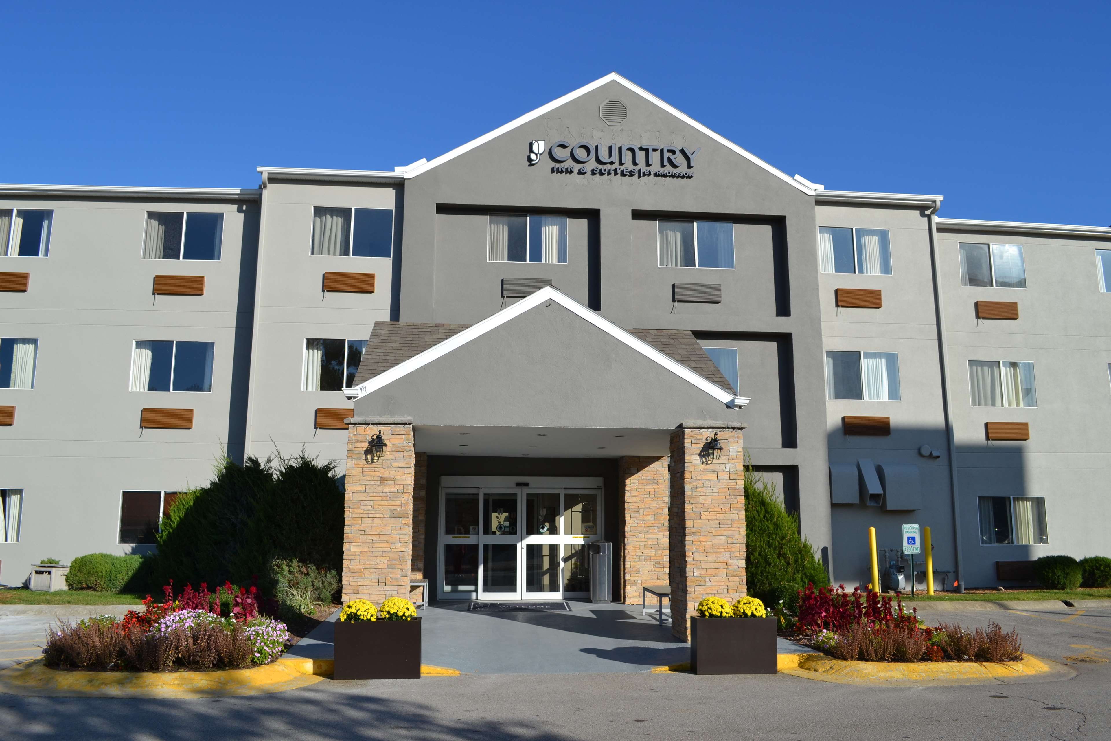 Country Inn & Suites by Radisson, Fairview Heights, IL Photo