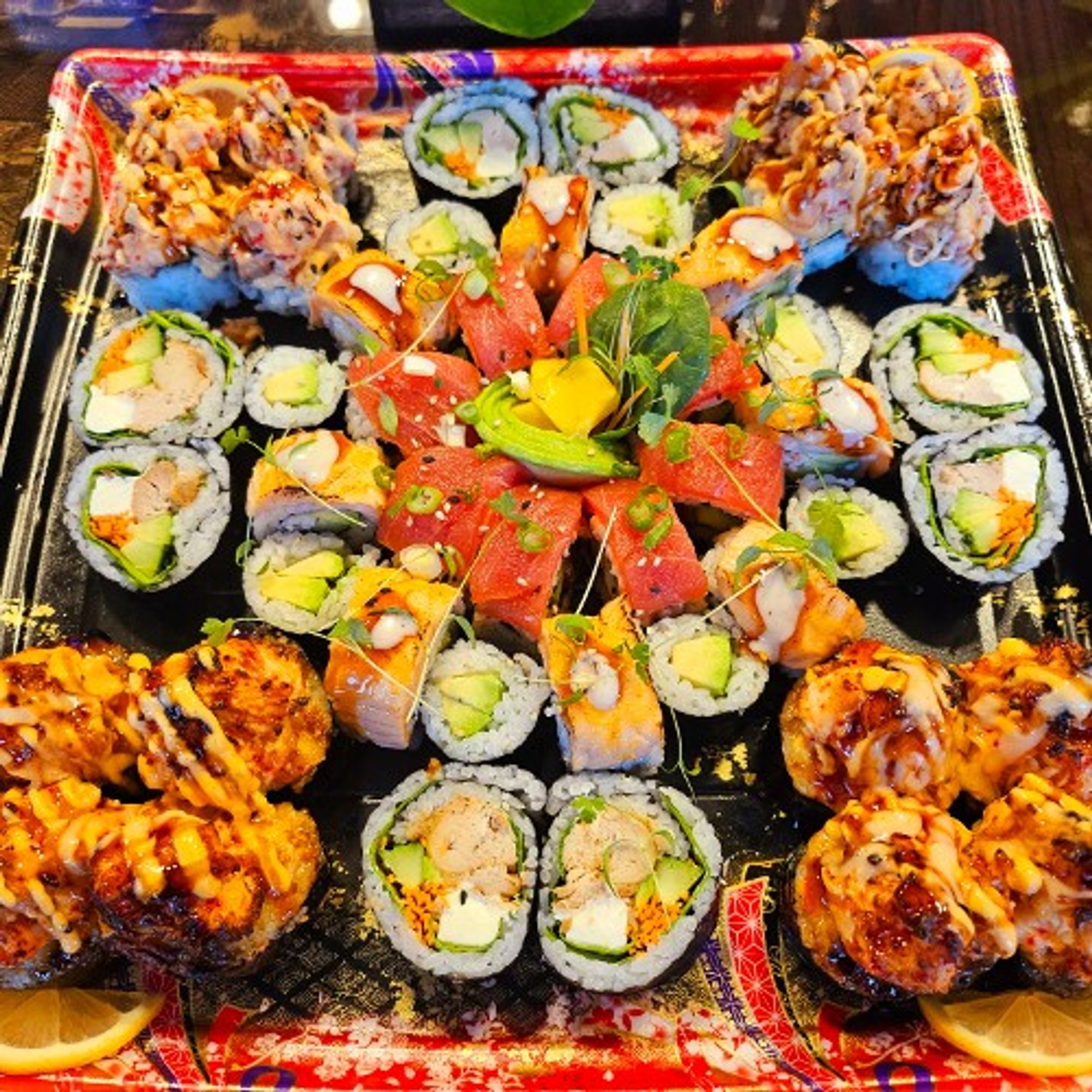 Delish Classic Platter 2 (100 Pcs up to 14 People)