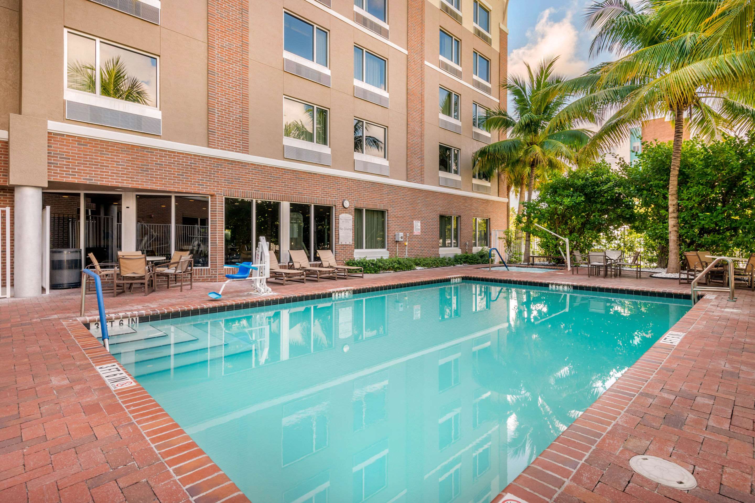 Cambria Hotel Ft Lauderdale, Airport South & Cruise Port Photo