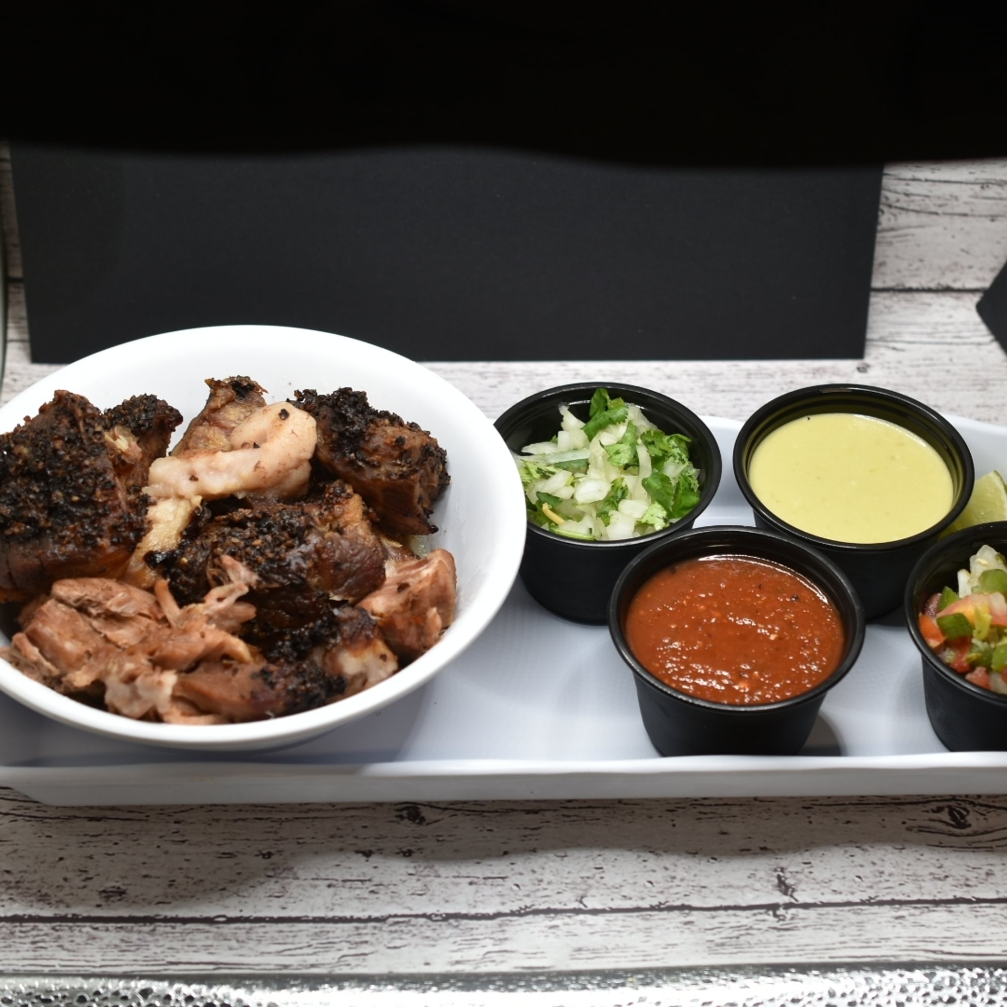 Barbacoa Combo (1 Lb, 12 Tortillas, 2 Barrilitos)