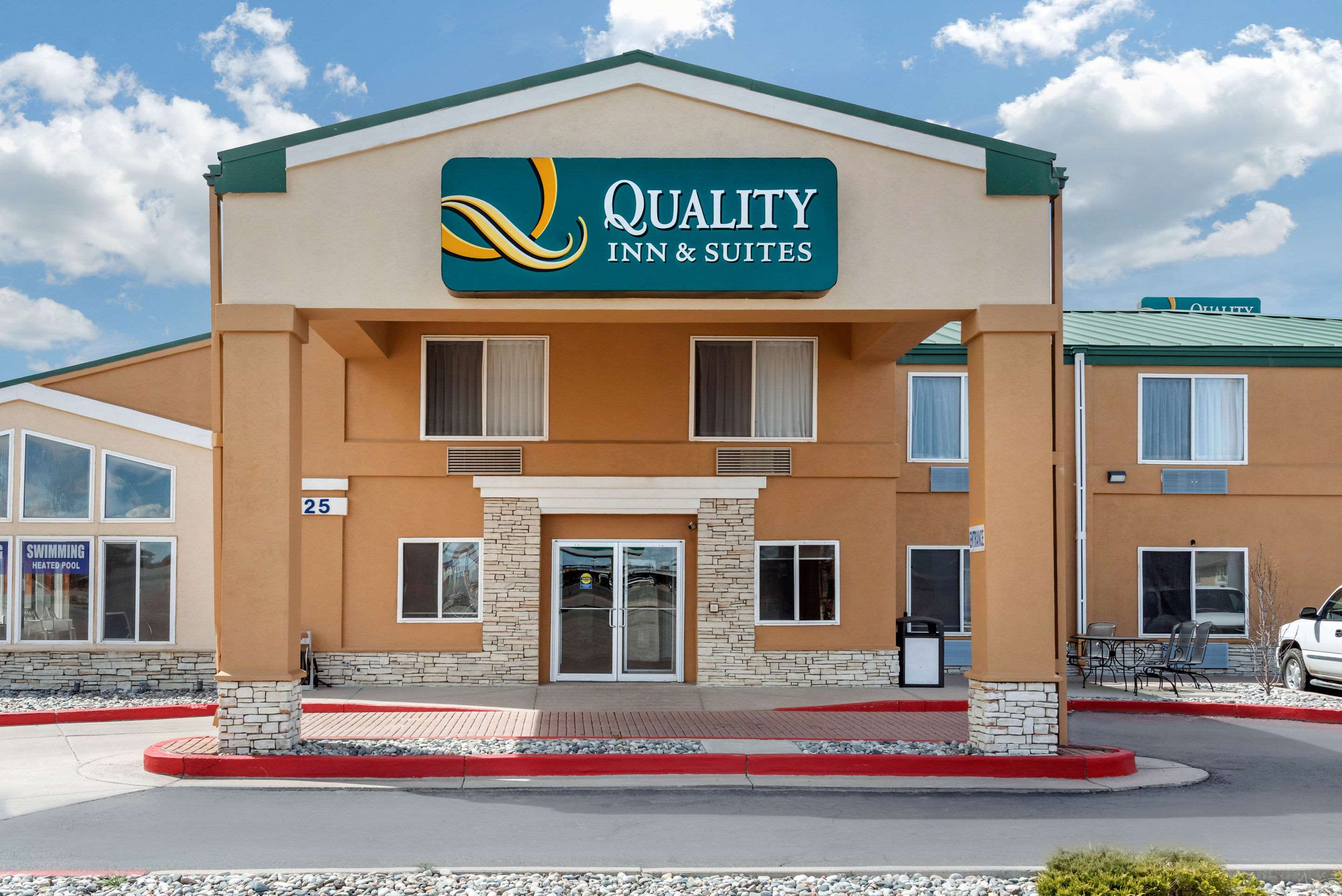 Quality Inn & Suites Limon Photo