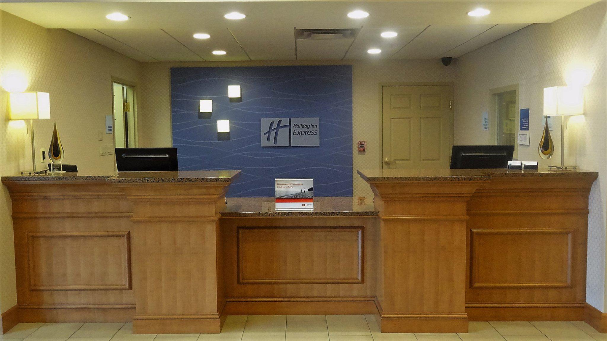 Holiday Inn Express & Suites Indianapolis North - Carmel Photo