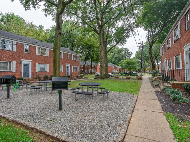 The Woodlands at Belleville Apartment Homes Photo