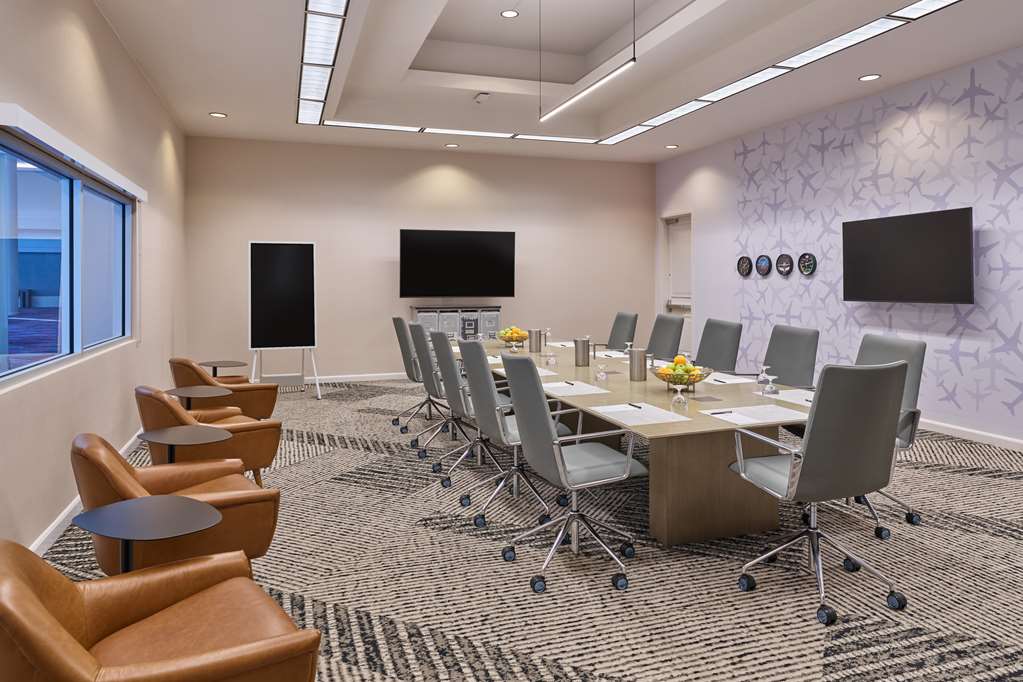 Hilton Atlanta Airport Image