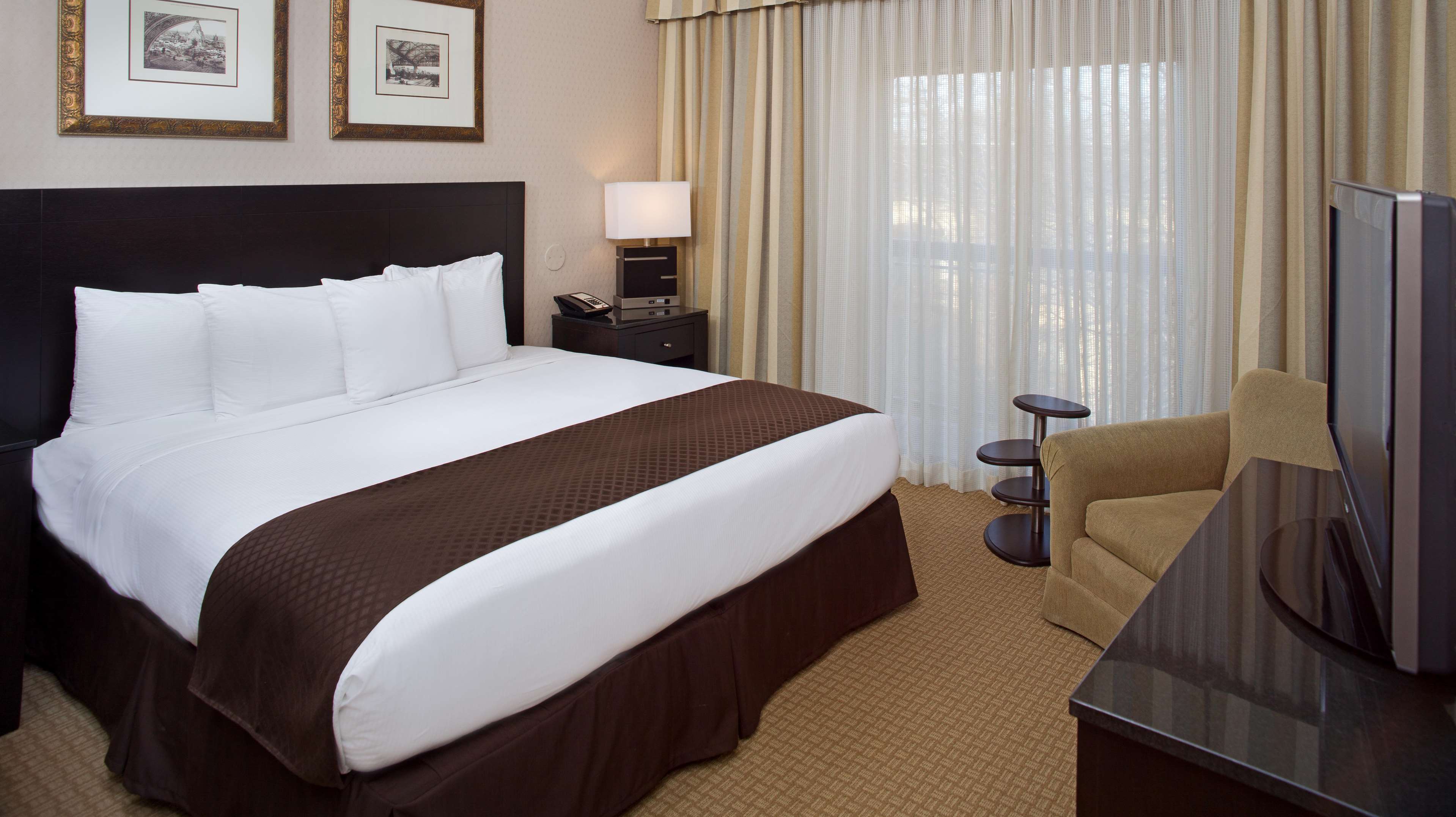 DoubleTree by Hilton Hotel Chicago Wood Dale - Elk Grove Photo