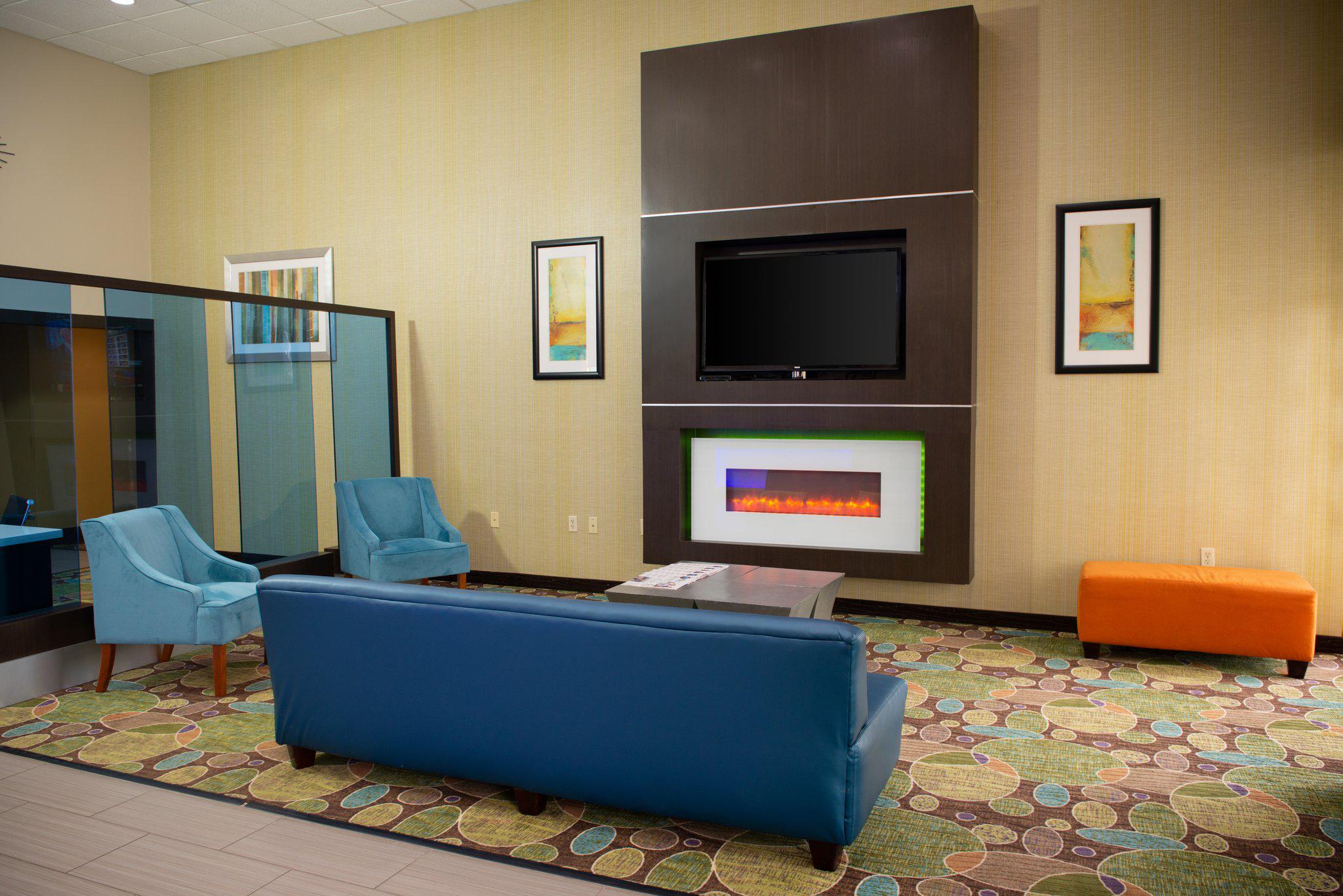 Holiday Inn Express & Suites Kingwood - Medical Center Area Photo