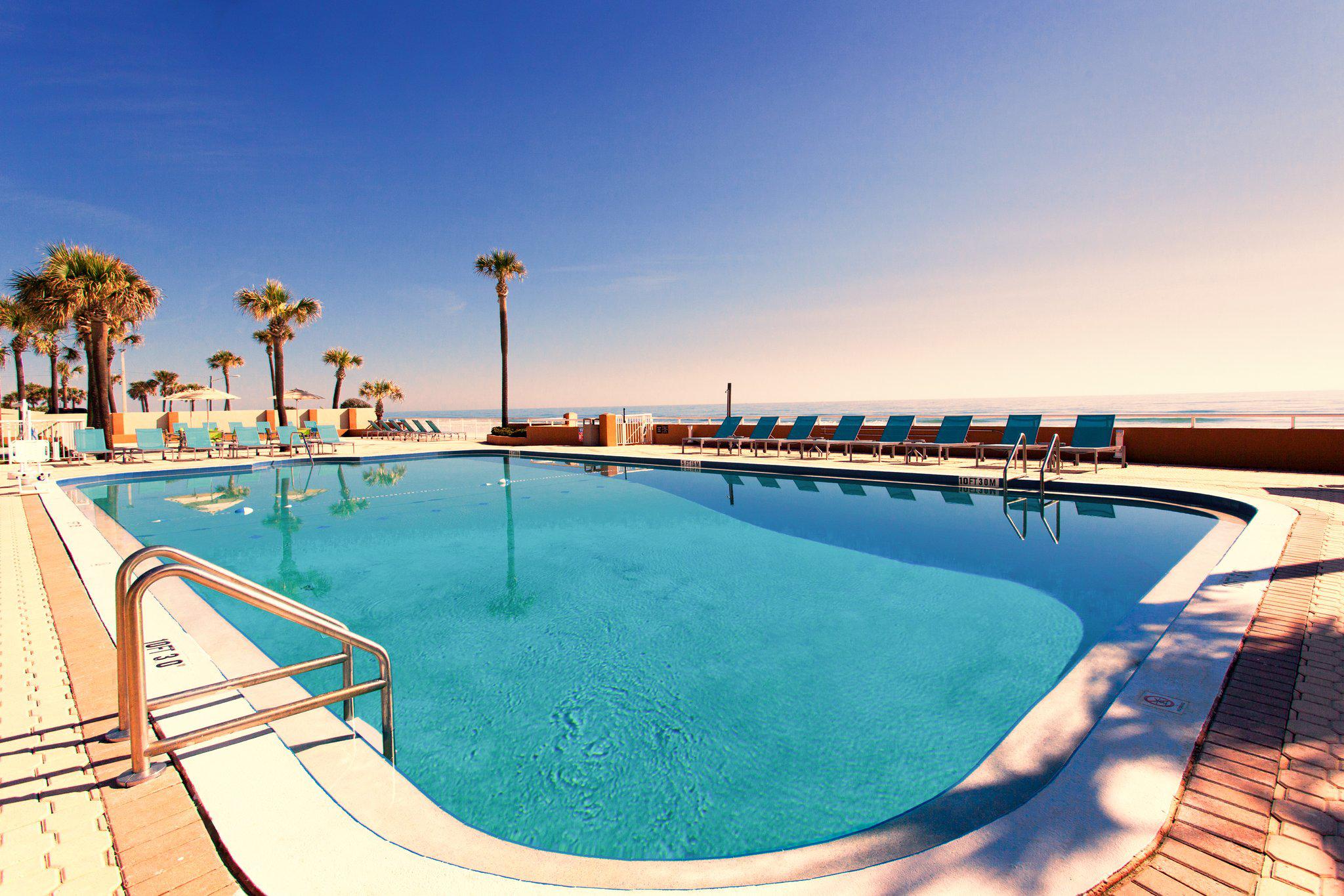 Holiday Inn & Suites Daytona Beach on the Ocean Photo