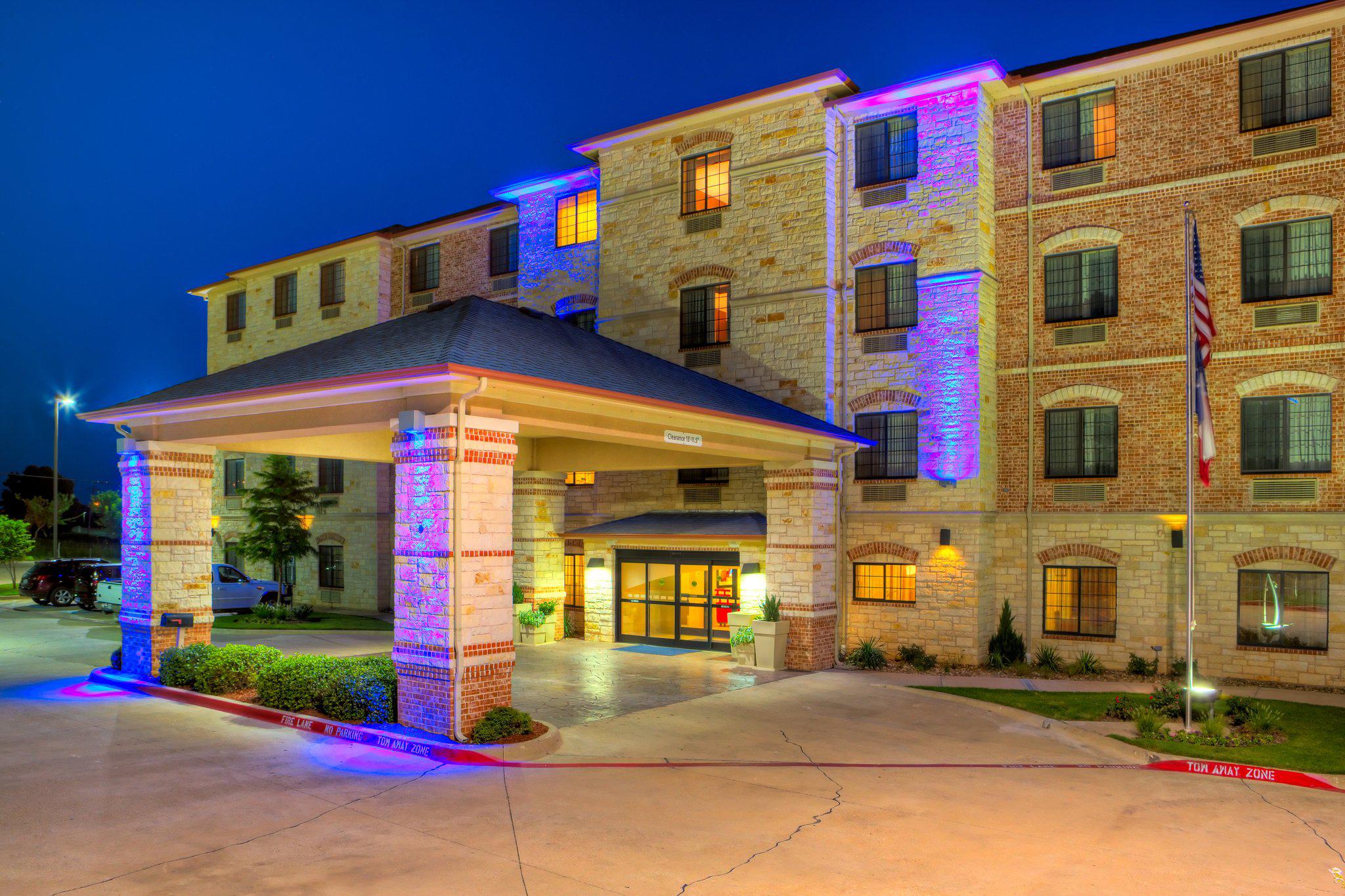 Holiday Inn Express & Suites Granbury Photo