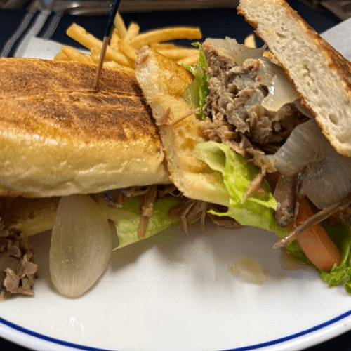 Pan Con Lechon