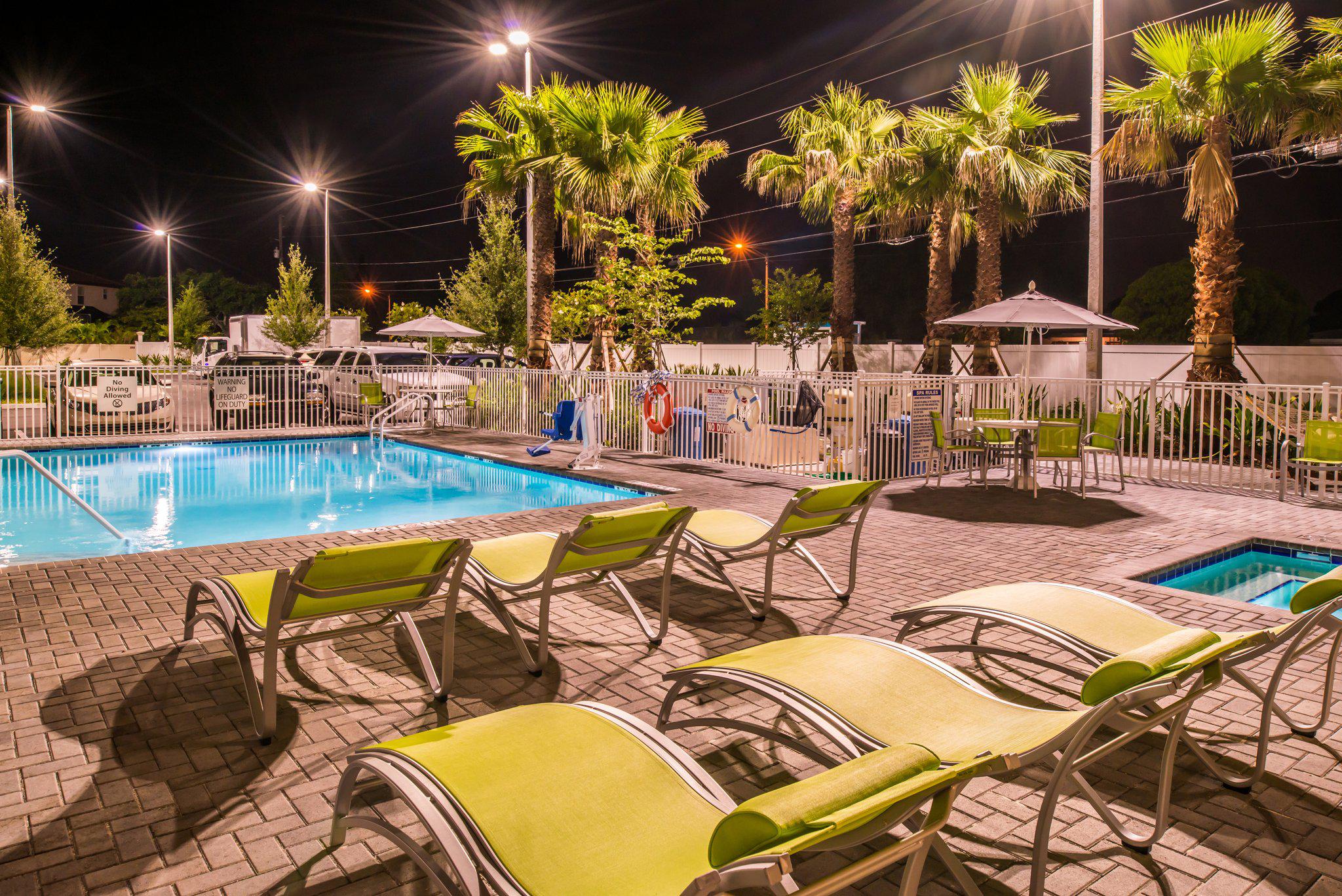 Holiday Inn Express & Suites St. Petersburg - Madeira Beach Photo