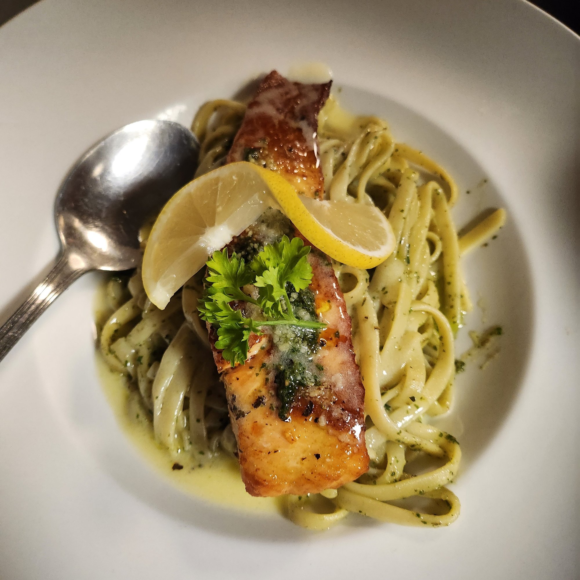 L: Salmon Pesto
