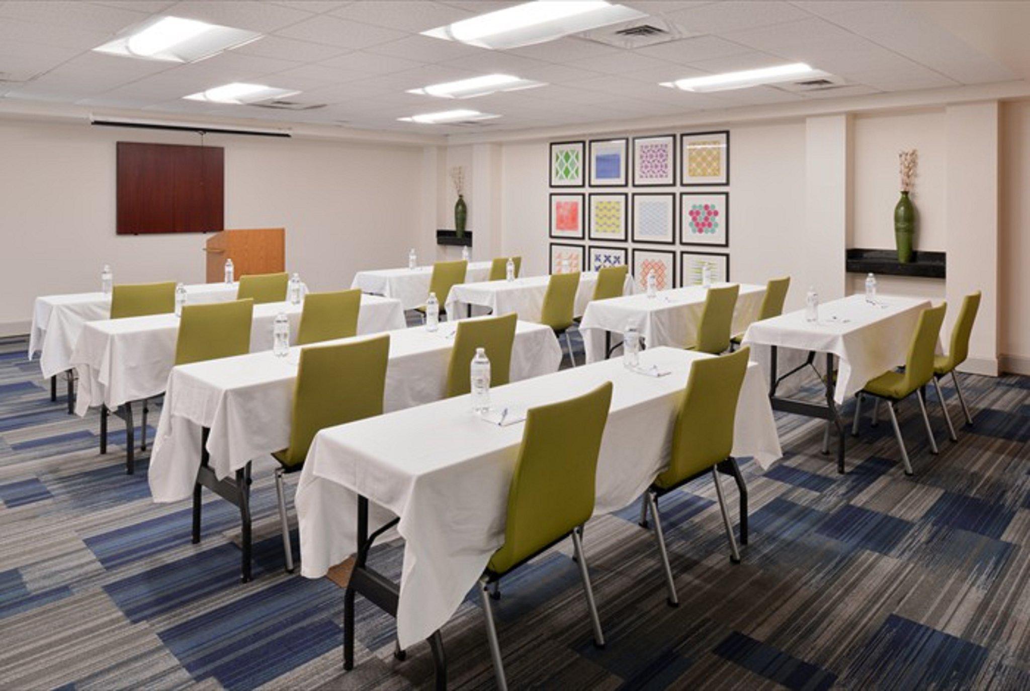 Holiday Inn Express & Suites Mooresville - Lake Norman Photo