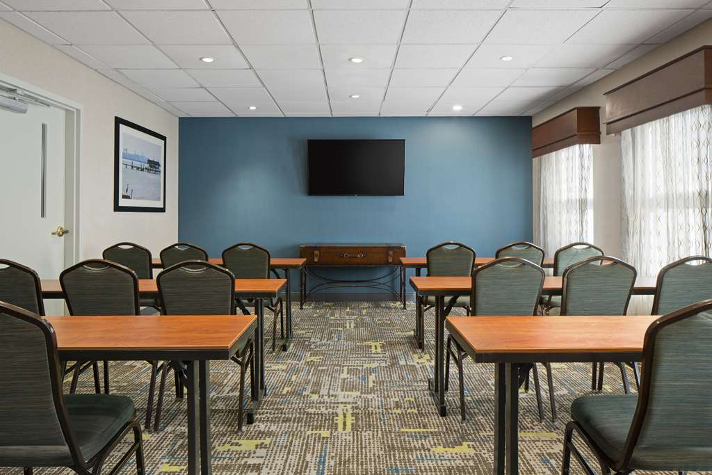 Hampton Inn & Suites Newport News (Oyster Point) Image