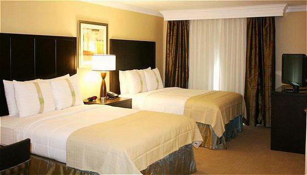 Holiday Inn & Suites San Mateo-San Francisco SFO Photo