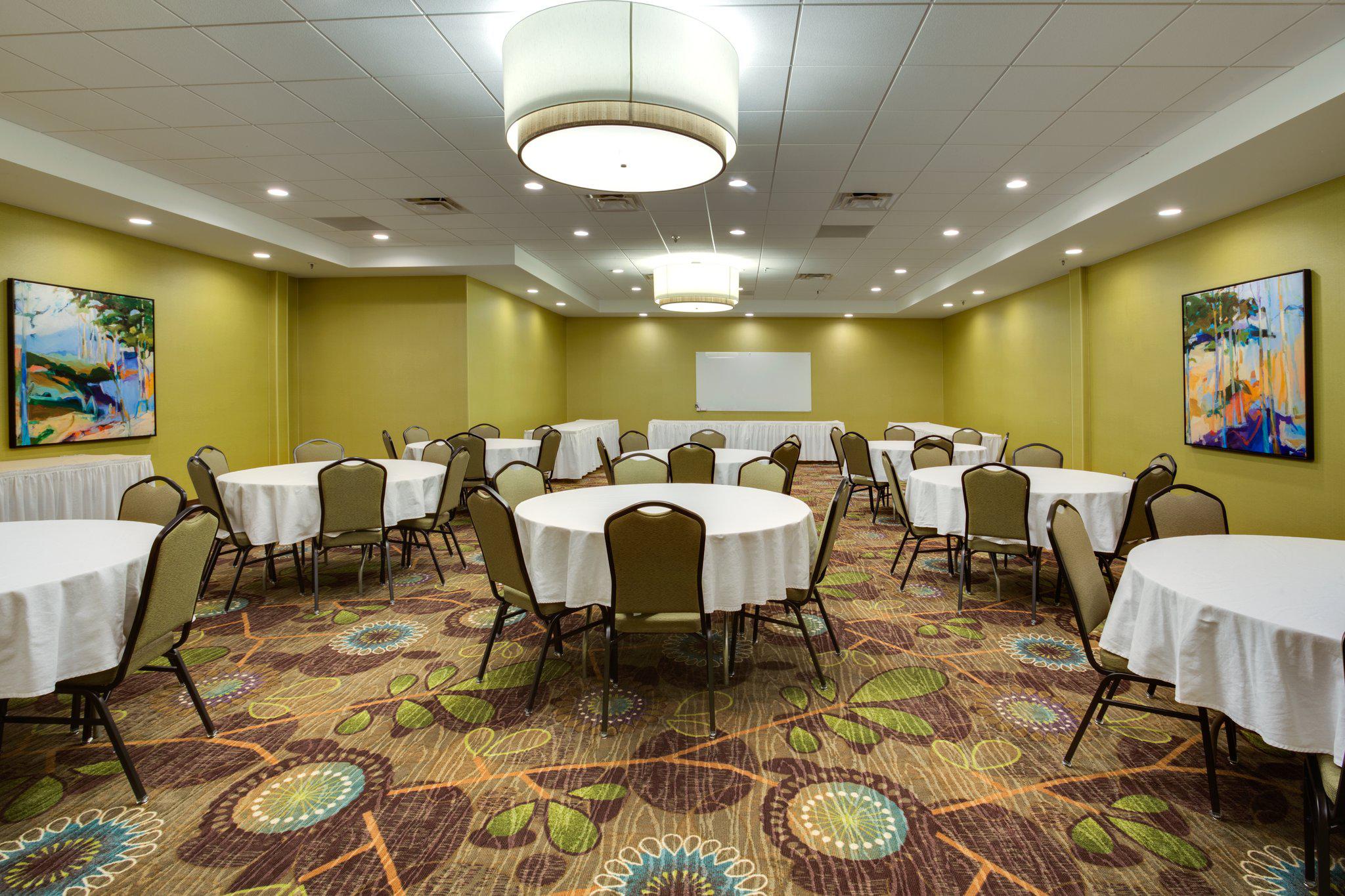 Holiday Inn Express Wilkesboro Photo