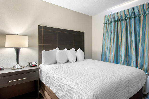 Images Clarion Inn & Suites