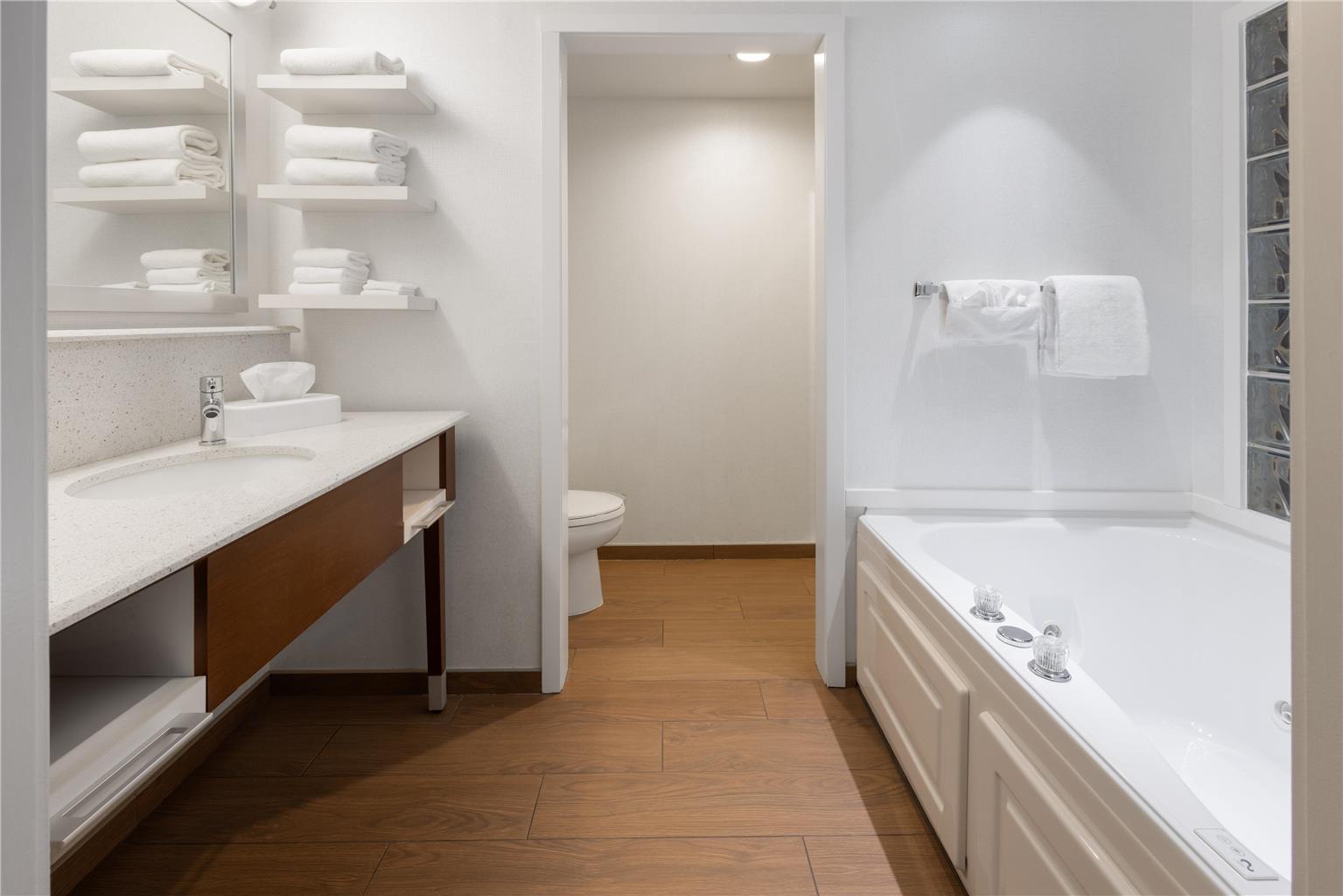 Hampton Inn Frostburg Image