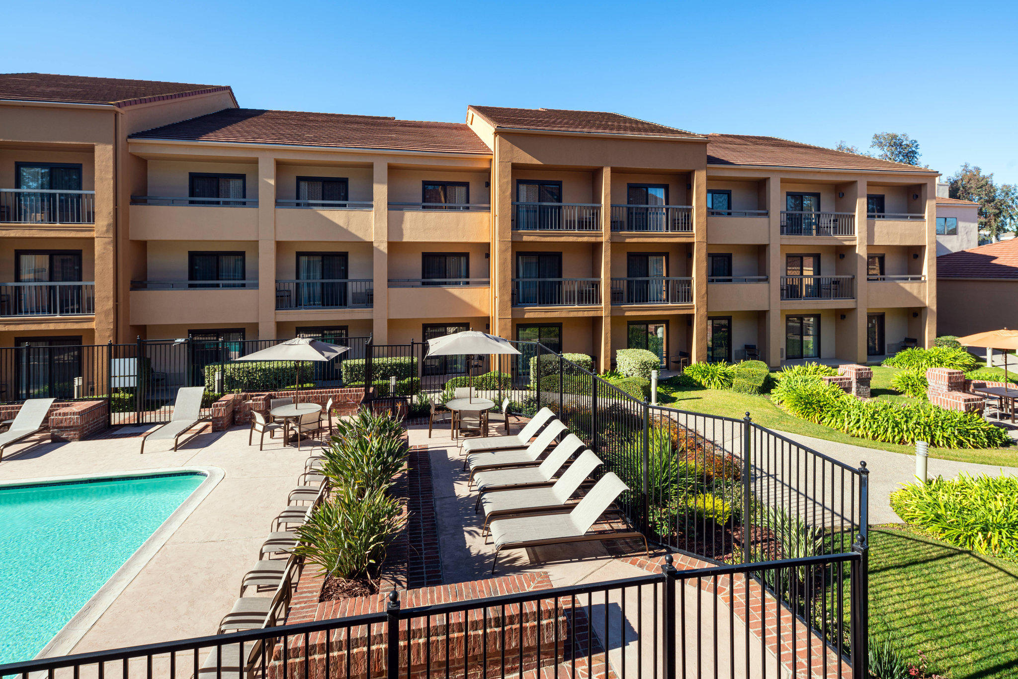 Courtyard by Marriott San Jose Cupertino Photo