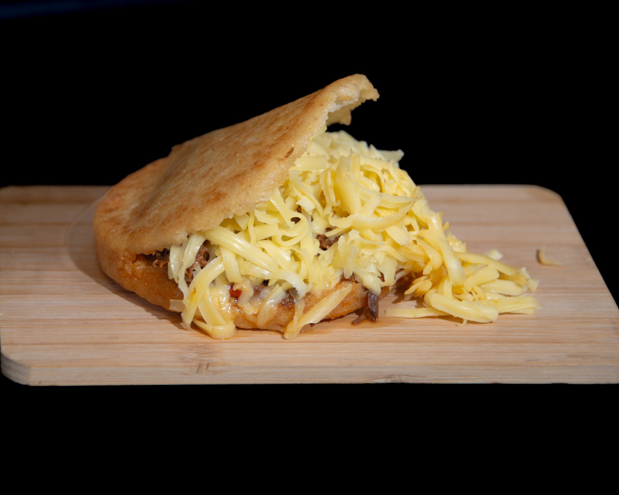 Arepa Pollo & Queso Amarillo