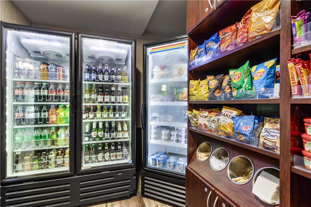 Best Western Plus River Escape Inn & Suites Image