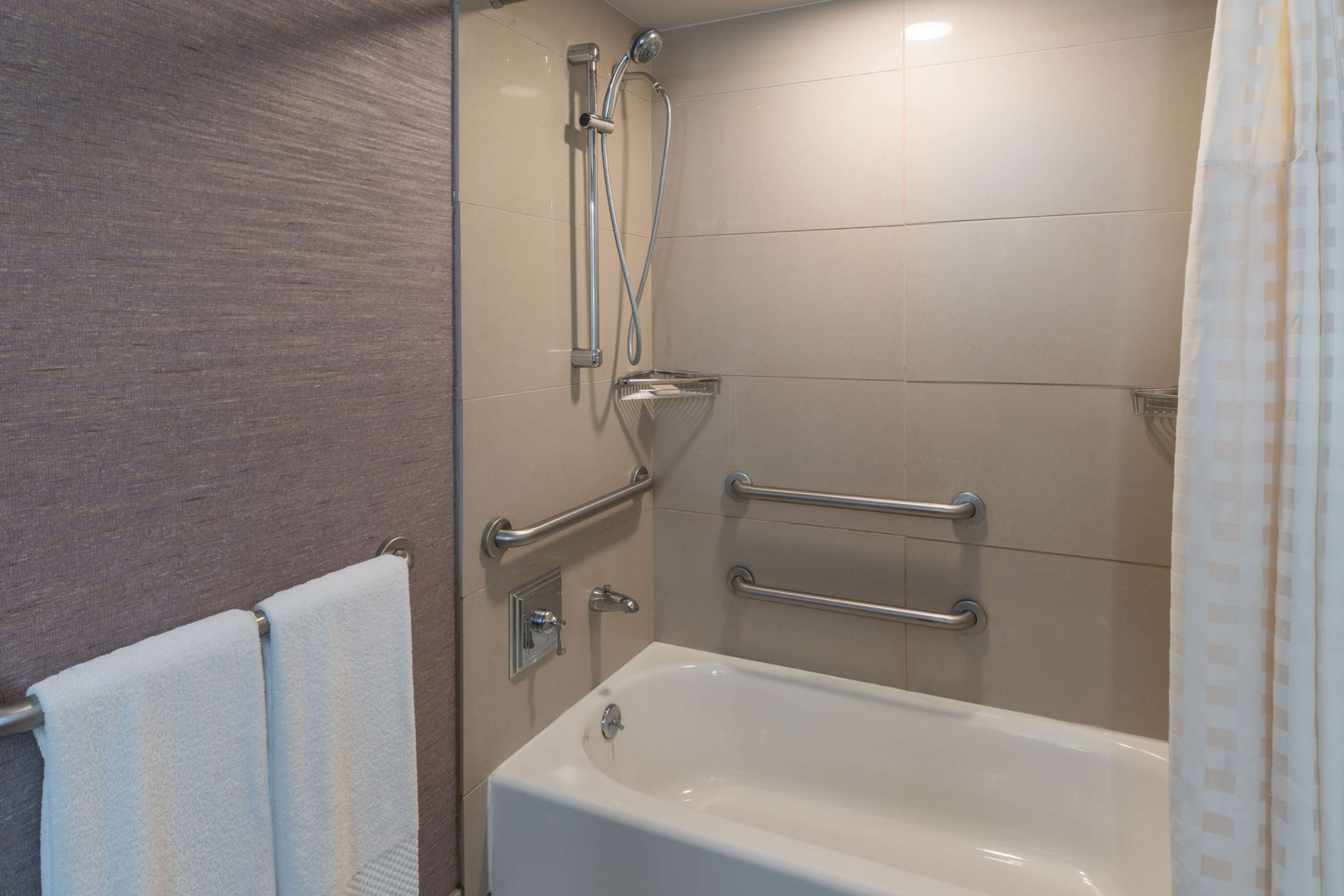 Guest room bath