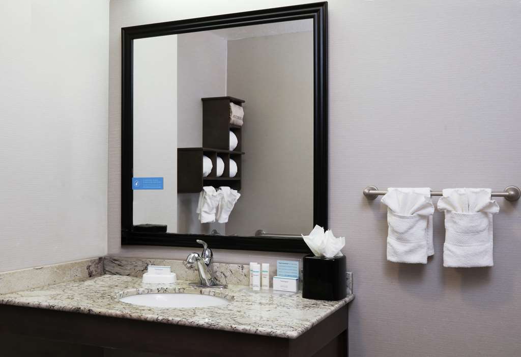 Hampton Inn & Suites Temecula Image