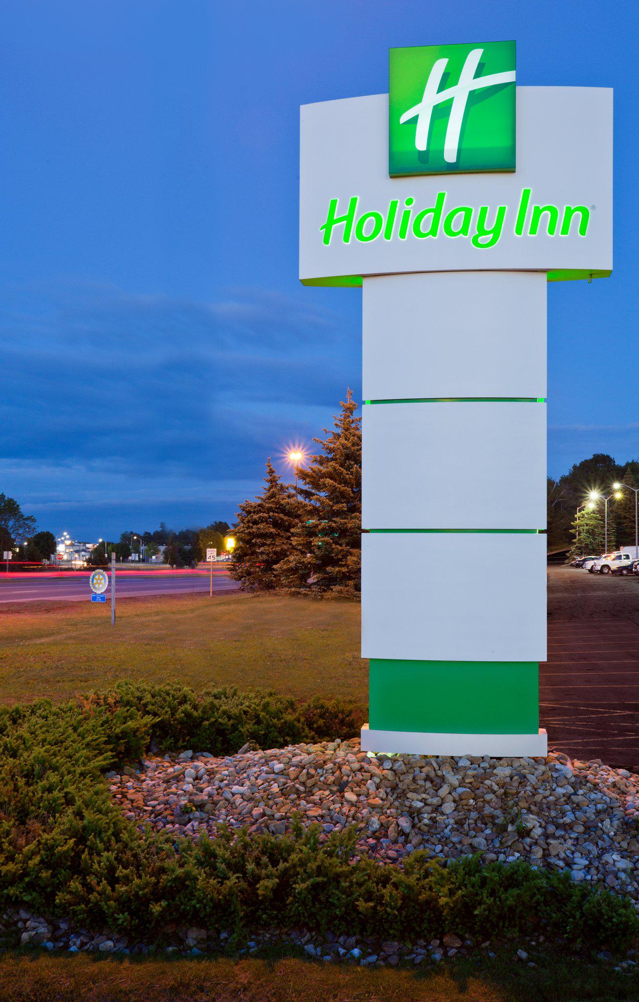 Holiday Inn Marquette Photo