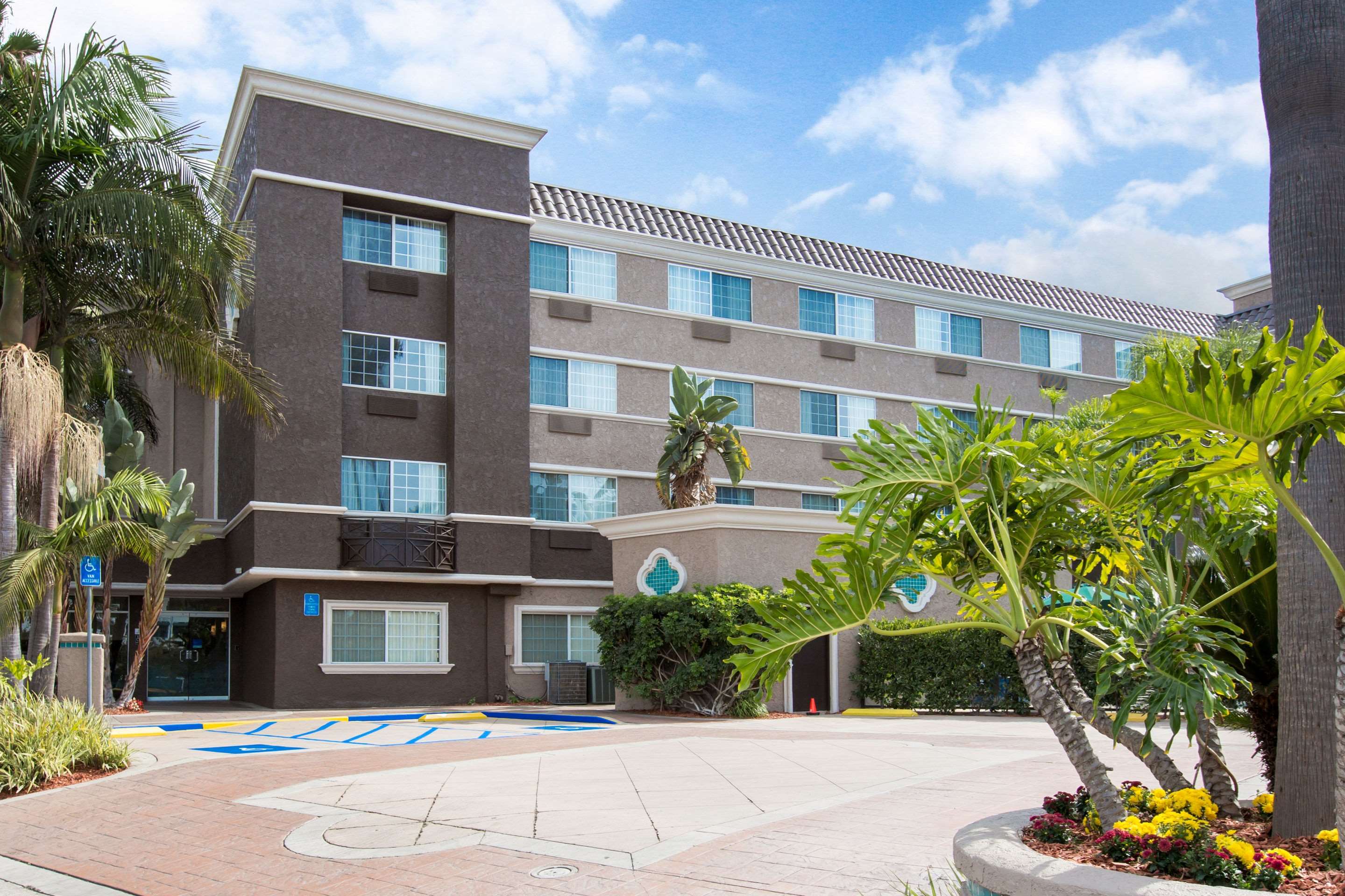 Comfort Inn & Suites San Diego - Zoo Seaworld Area Photo