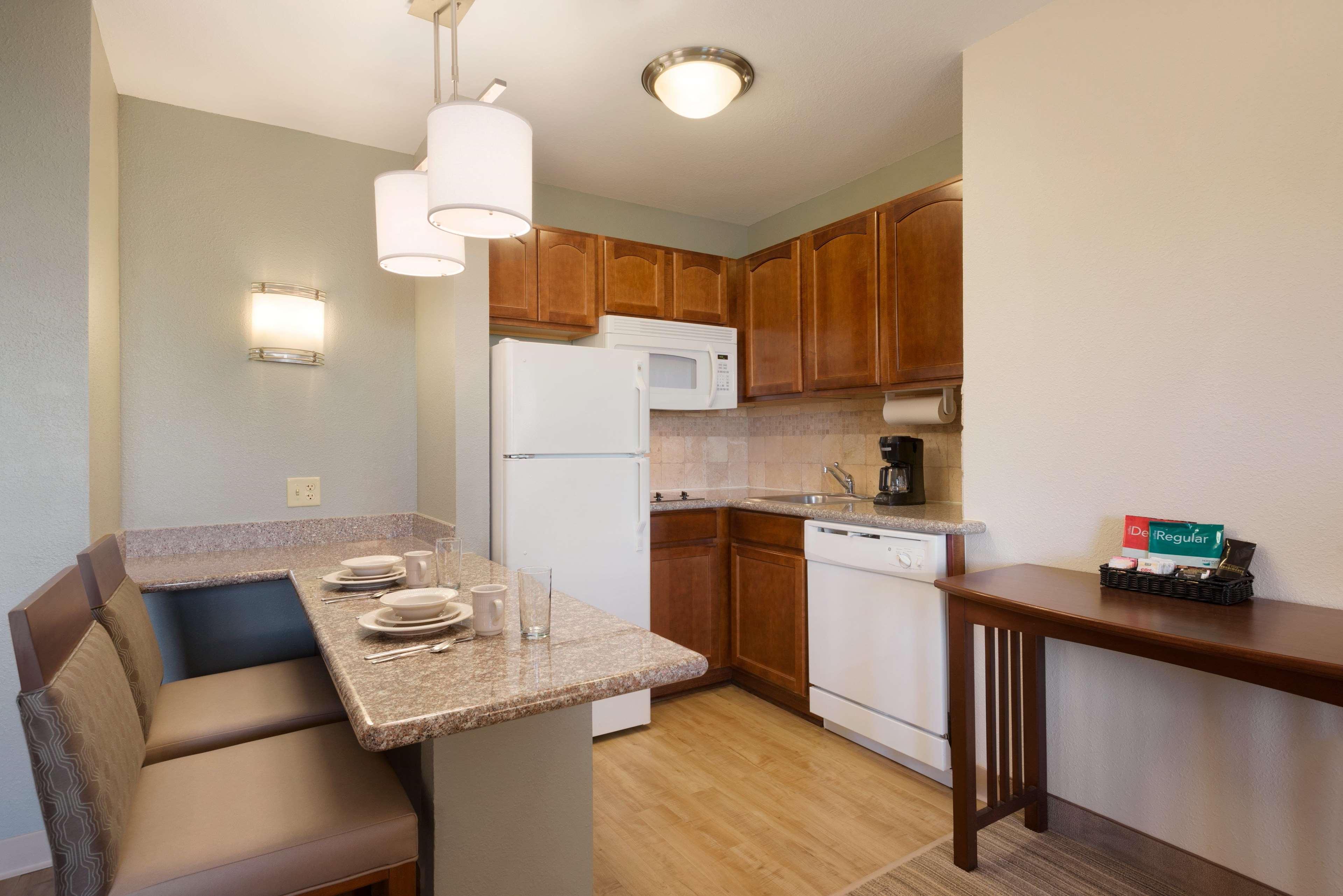 Homewood Suites by Hilton Jacksonville Deerwood Park Photo