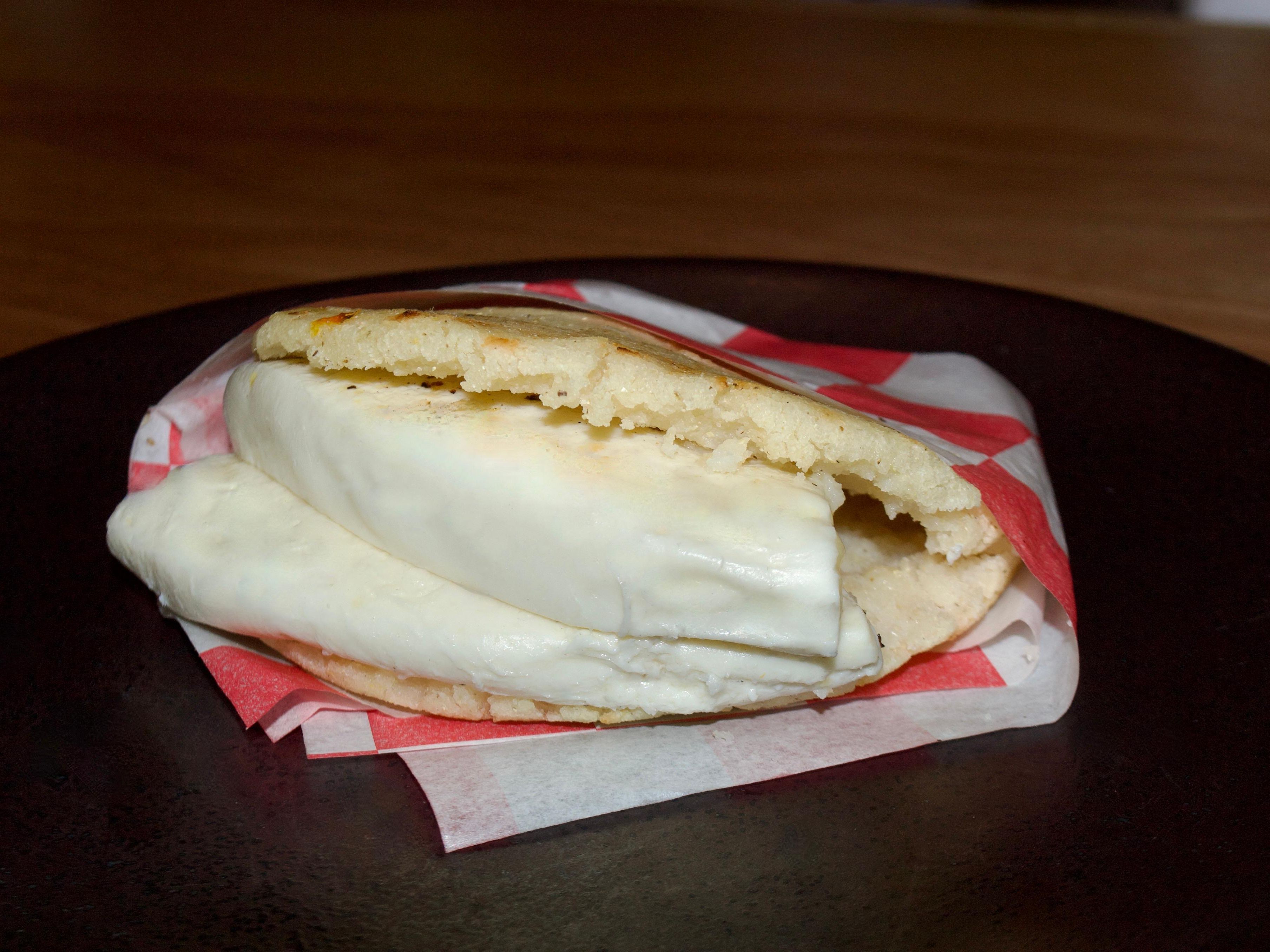 Handmade Venezuelan Cheese Arepa / Arepa de Queso de Mano