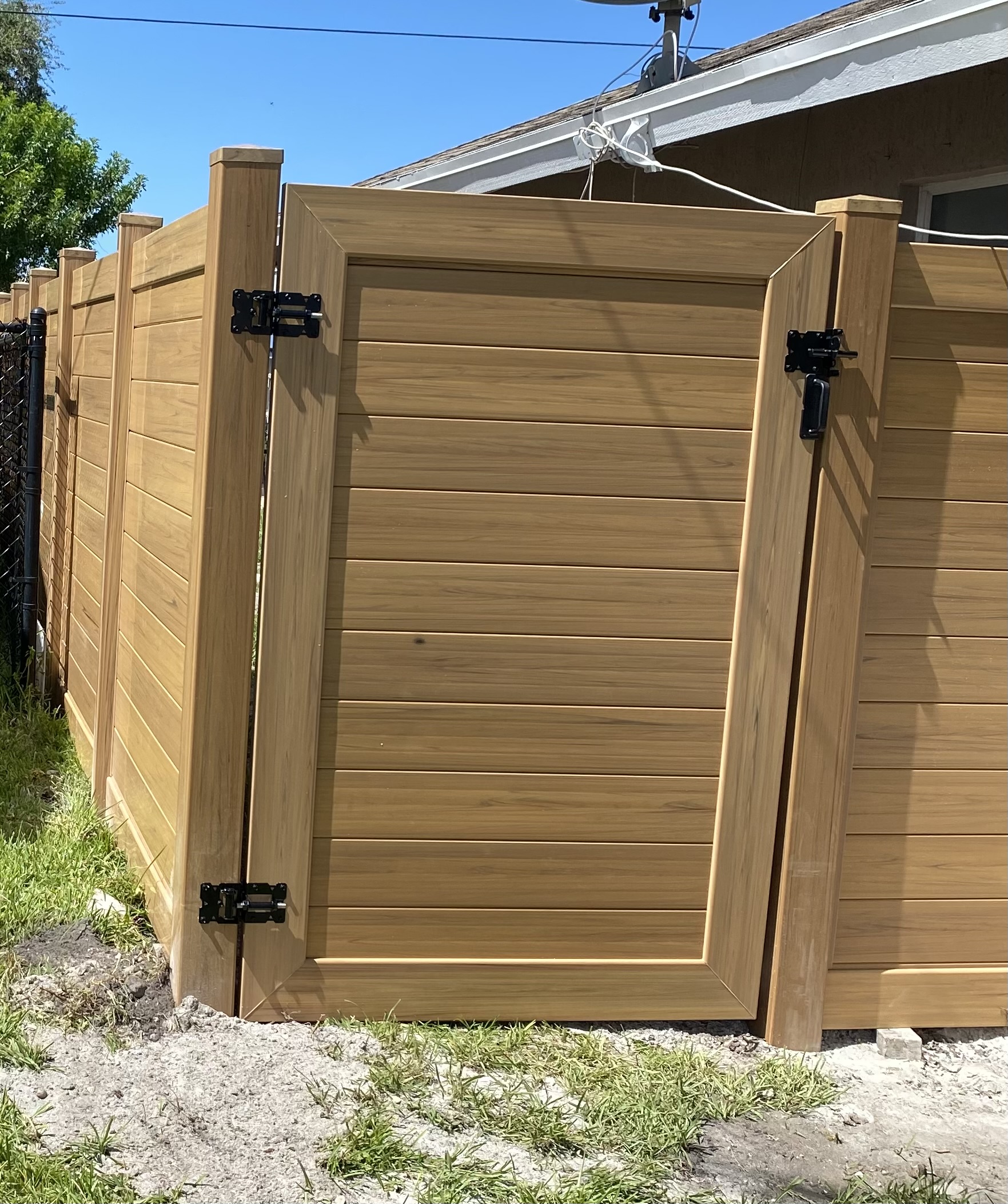 Top Rail Fence Pompano Beach Image