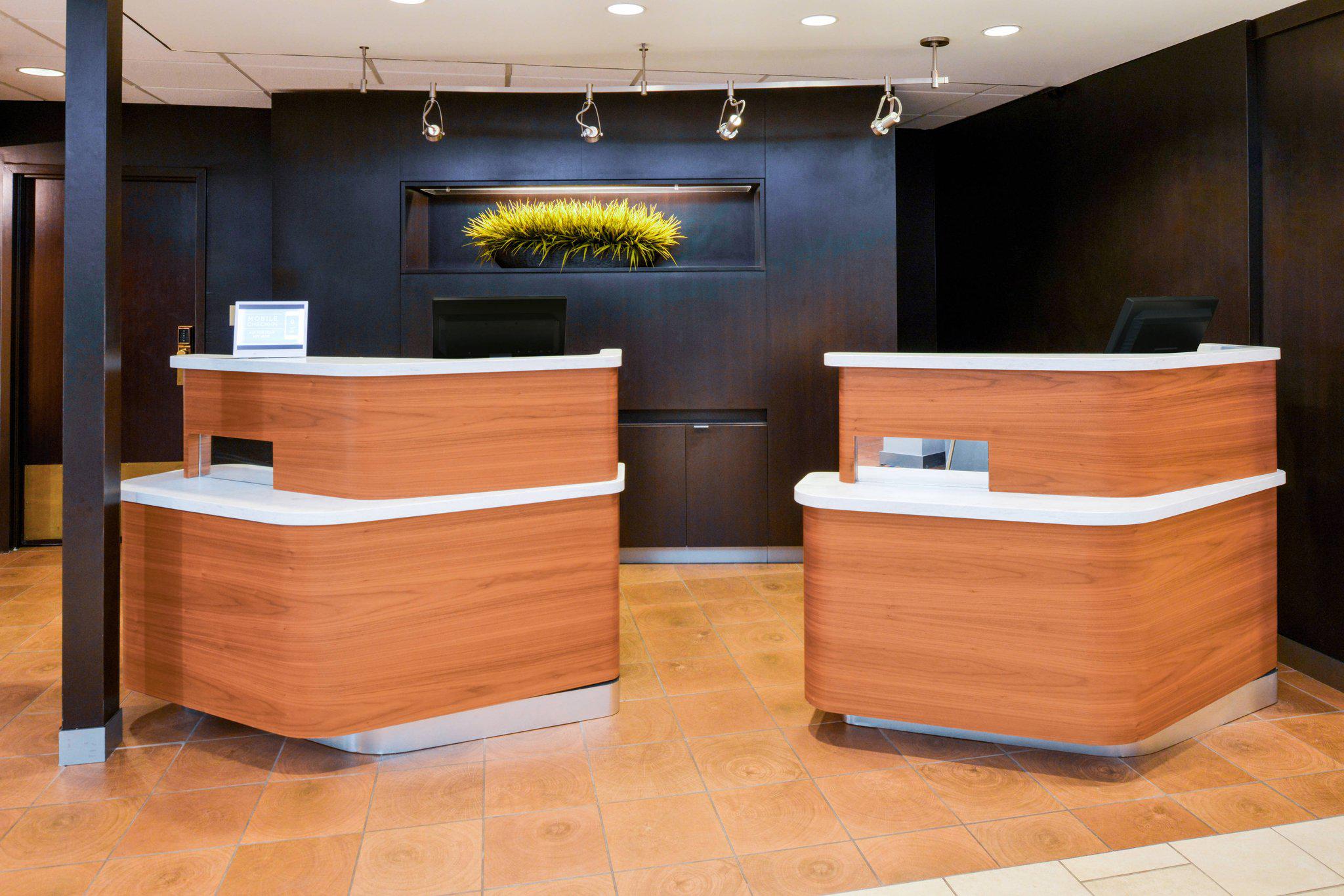 Courtyard by Marriott Beaumont Photo