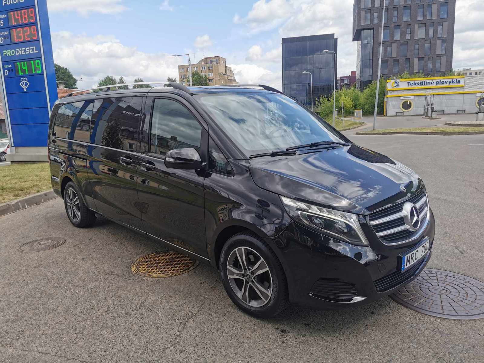 Mercedes-Benz V – seating capacity: 7 passengers + 1 driver