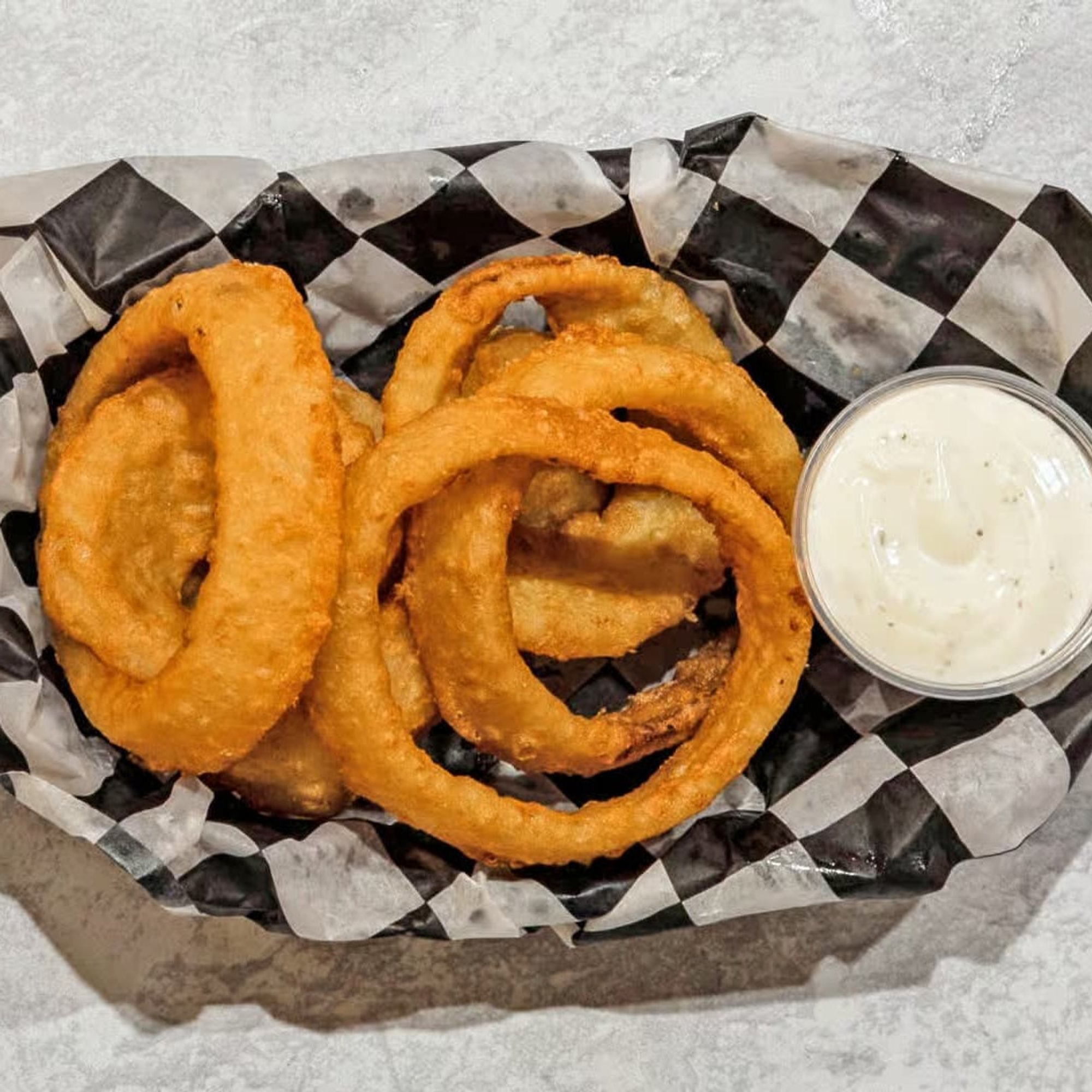 Crispy Onion Rings Basket with Ranch