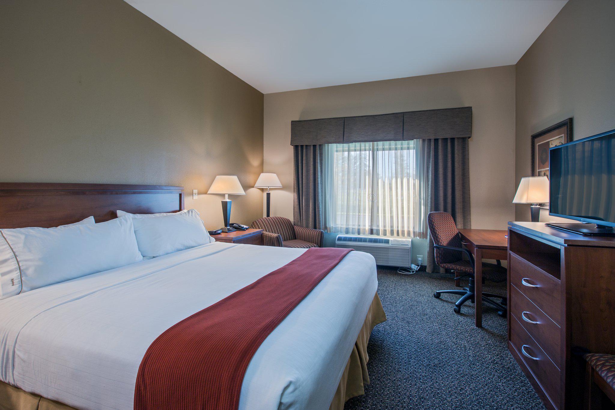 Holiday Inn Express & Suites Lewisburg Photo