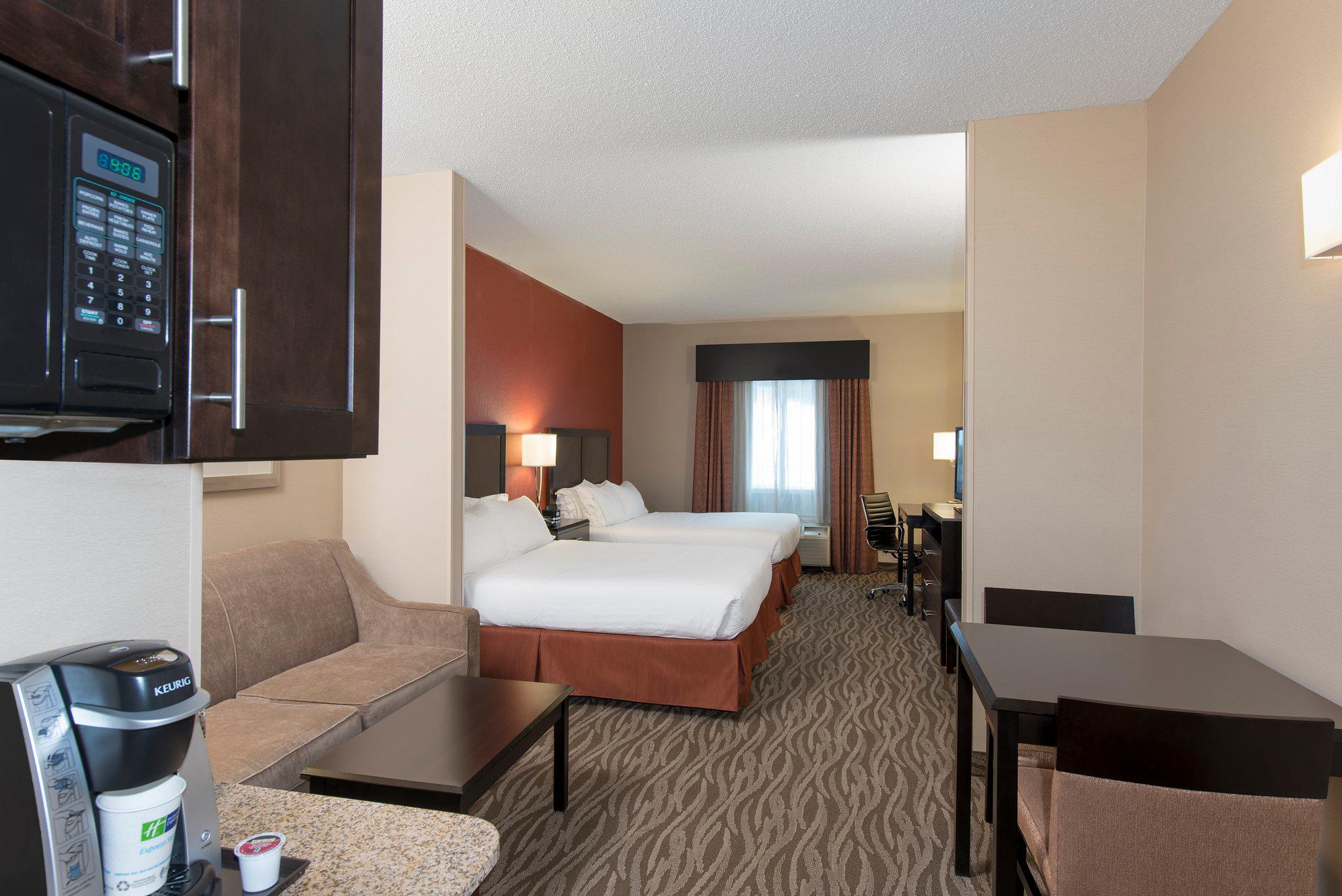 Holiday Inn Express & Suites Grand Rapids-North Photo