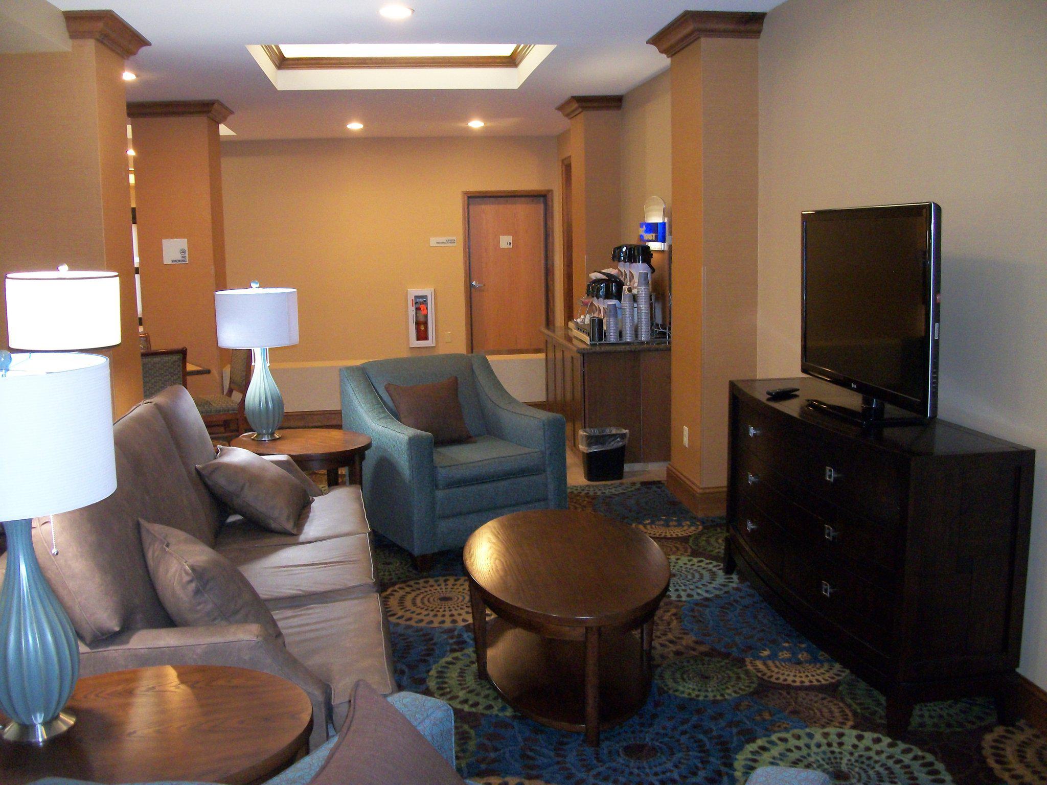 Holiday Inn Express Cortland Photo