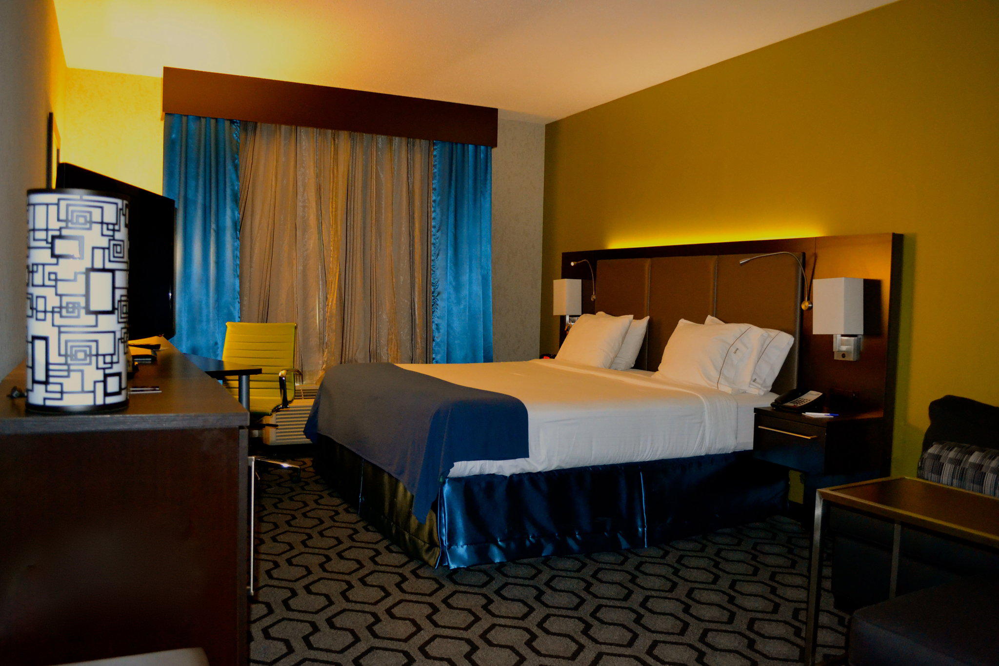 Holiday Inn Express & Suites Charleston Arpt-Conv Ctr Area Photo