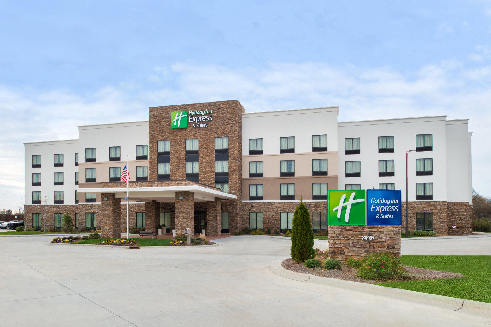 Holiday Inn Express & Suites Monroe Photo