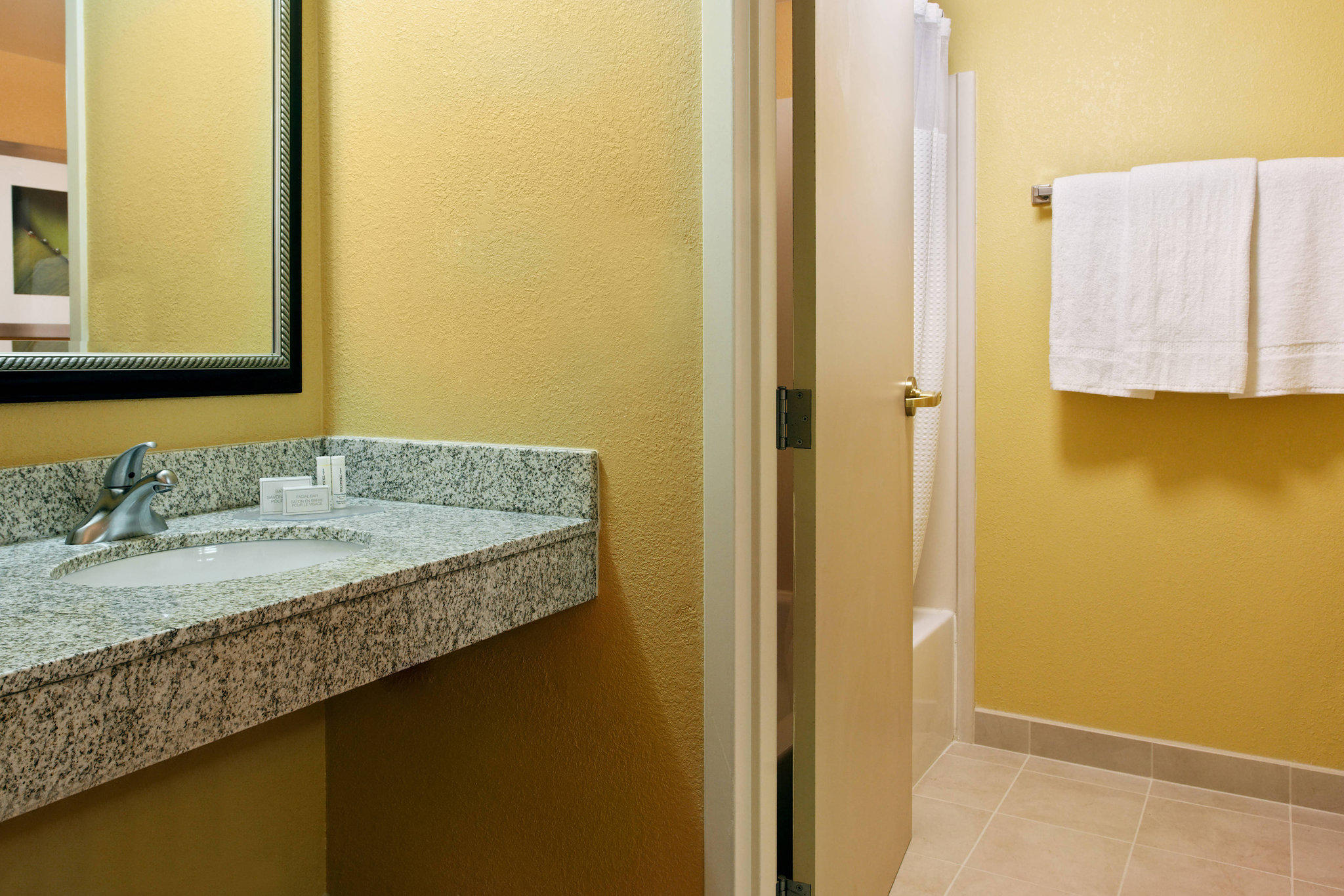 Courtyard by Marriott Tallahassee North/I-10 Capital Circle Photo