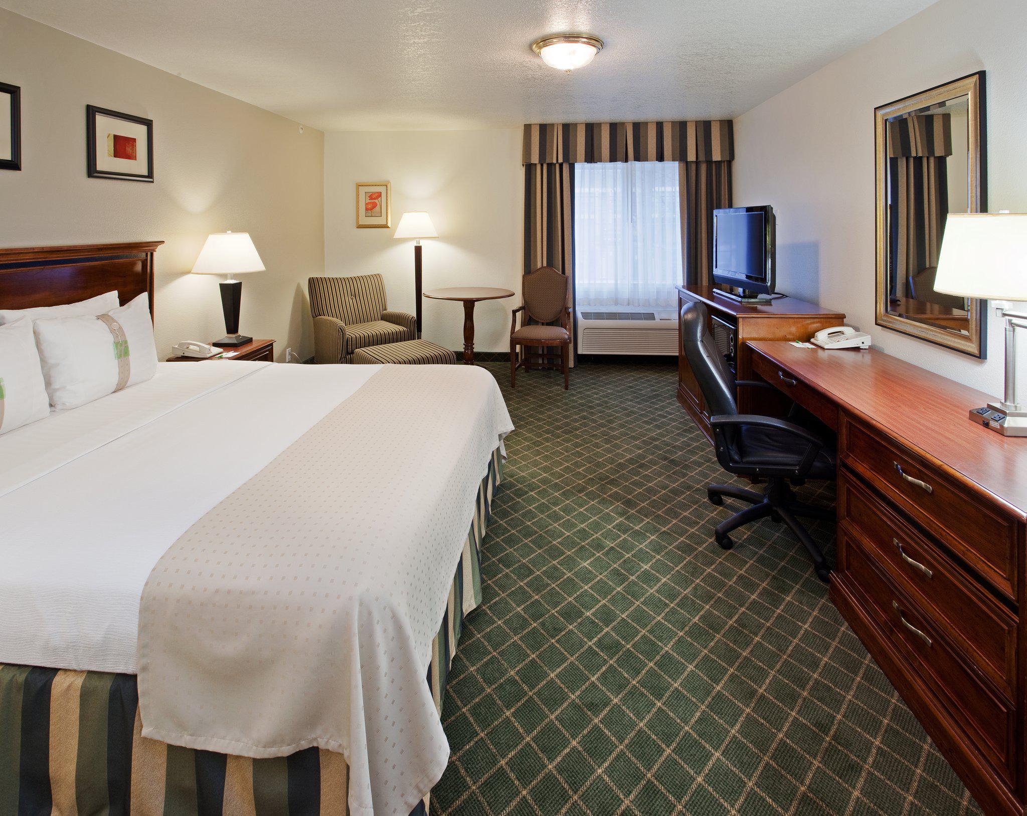 Holiday Inn Redding Photo