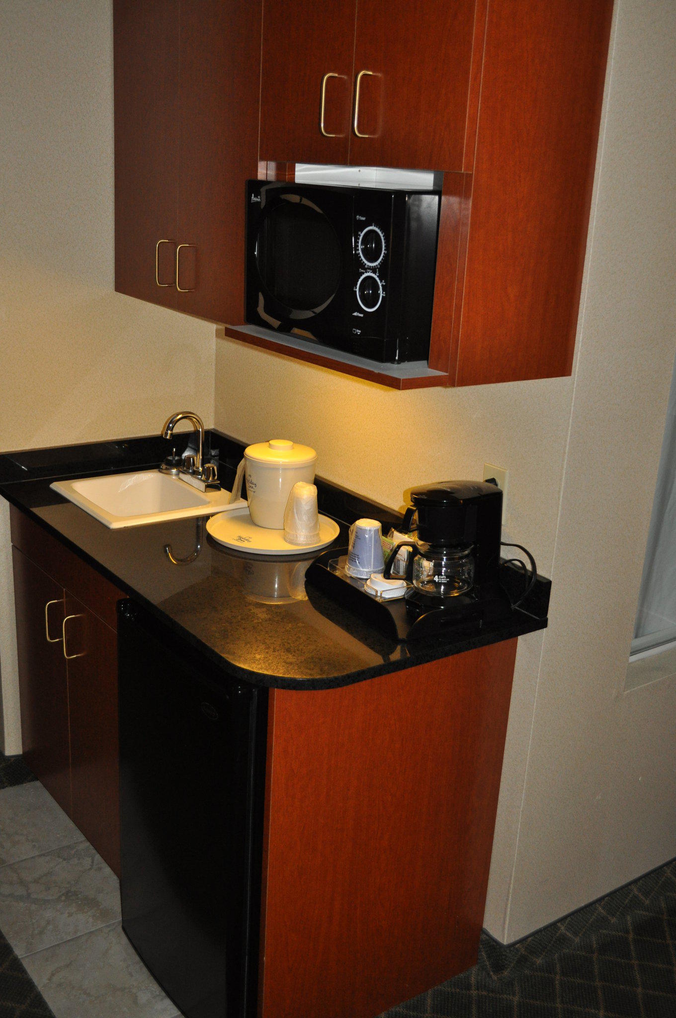 Holiday Inn Express & Suites Kent State University Photo