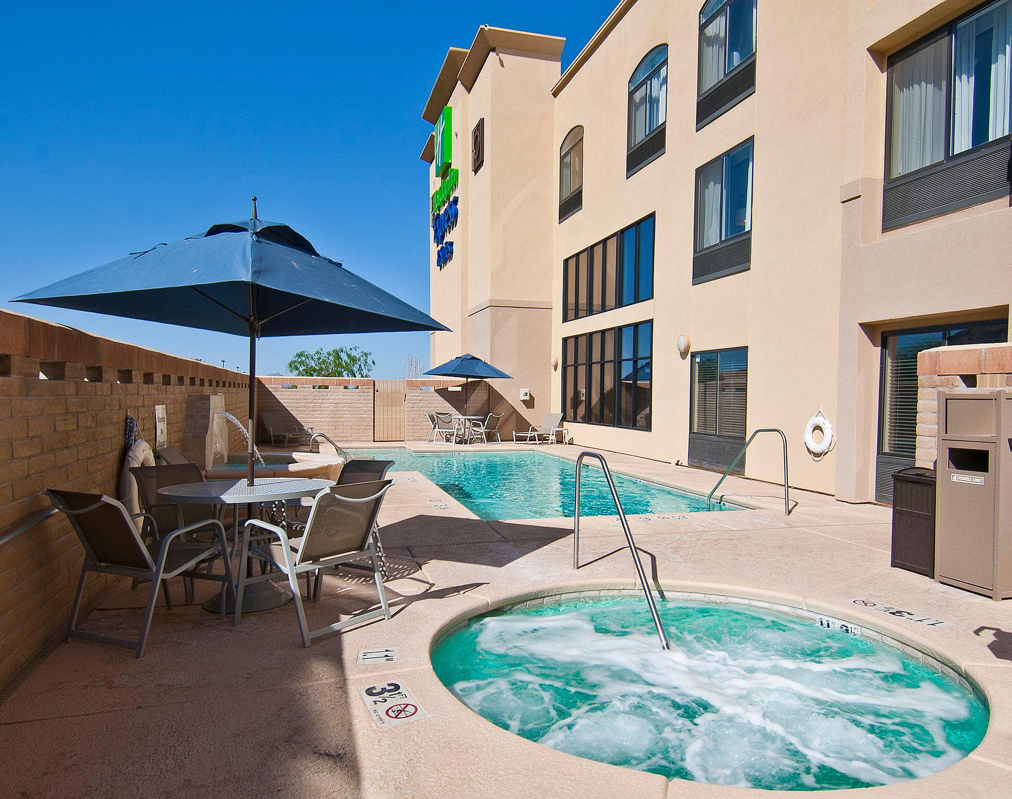 Holiday Inn Express & Suites Oro Valley-Tucson North Photo