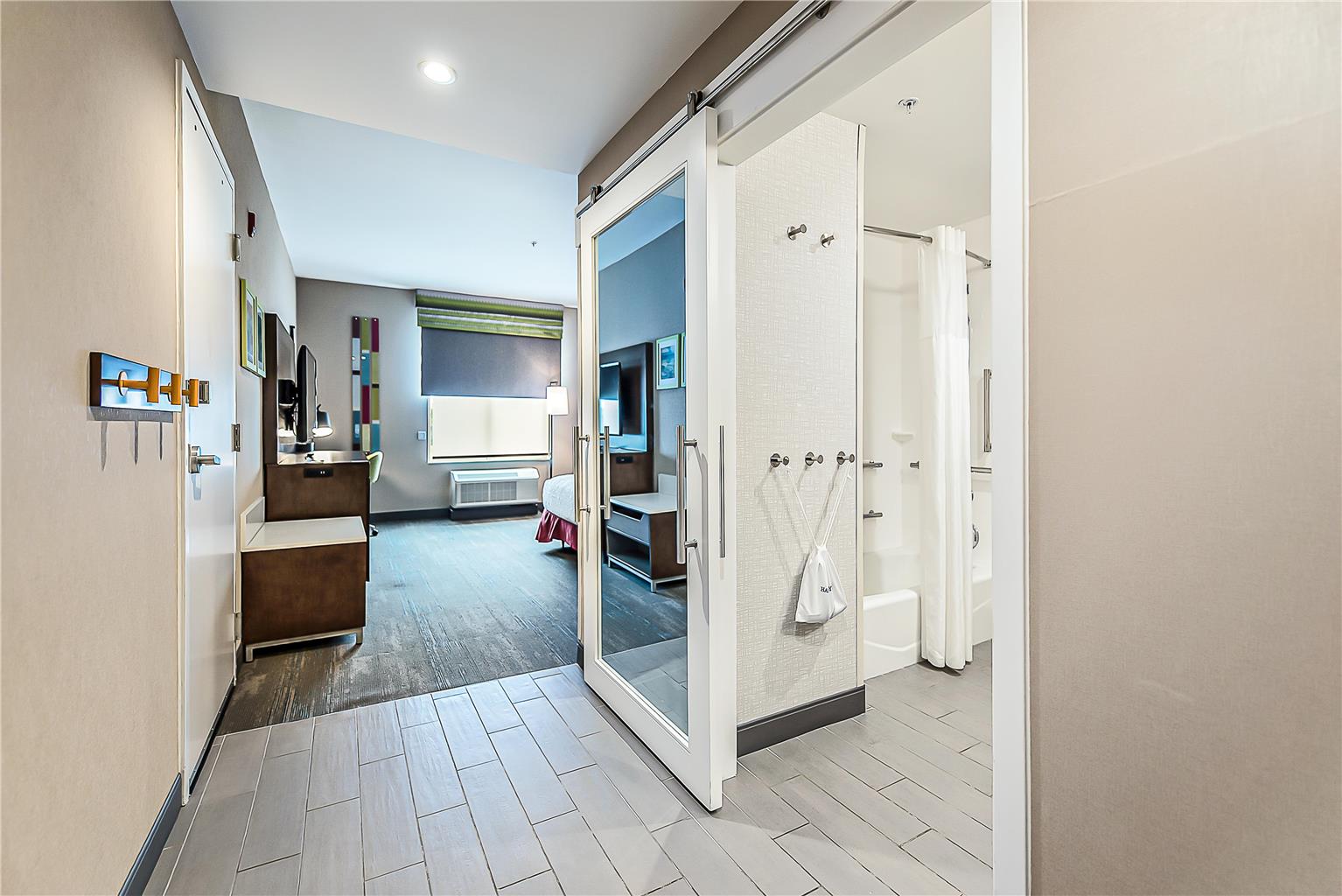 Hampton Inn & Suites Howell Image