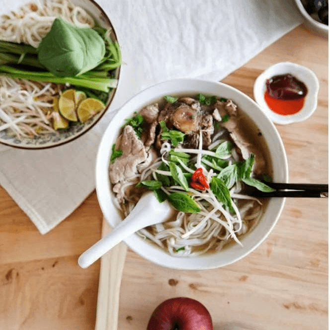 28. Rare Beef & Well Done Lightly Fat Brisket Noodle Soup / Phở Tái Gầu