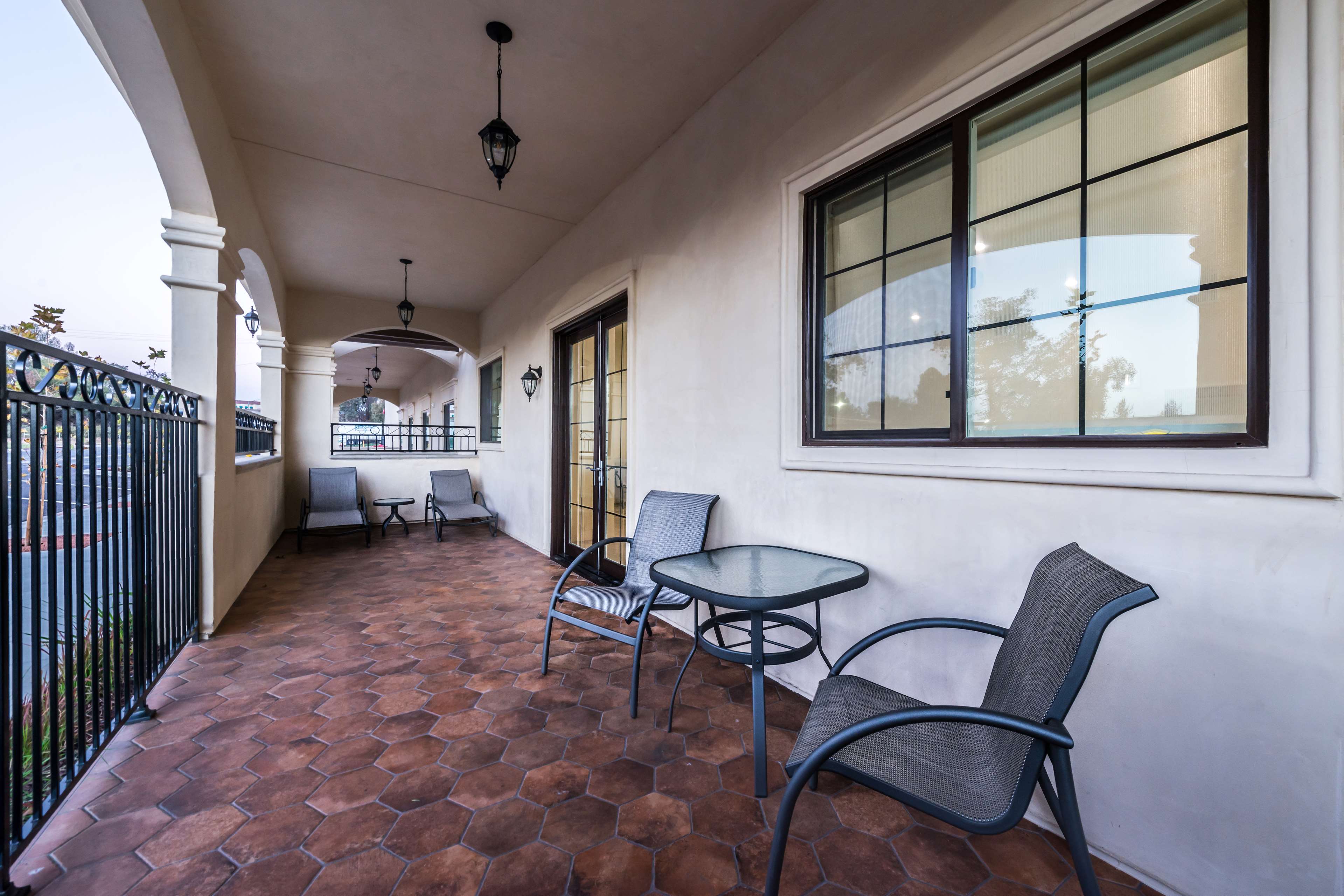 Best Western Plus Temecula Wine Country Hotel & Suites Photo