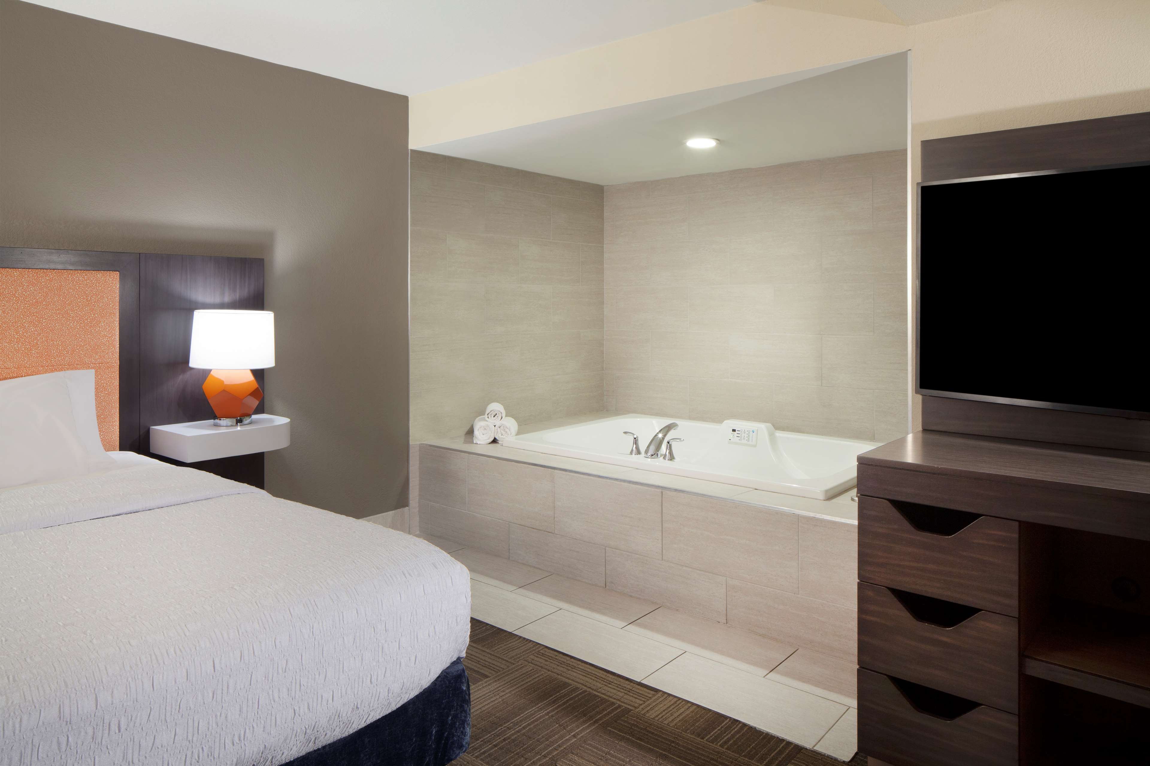 Guest room bath