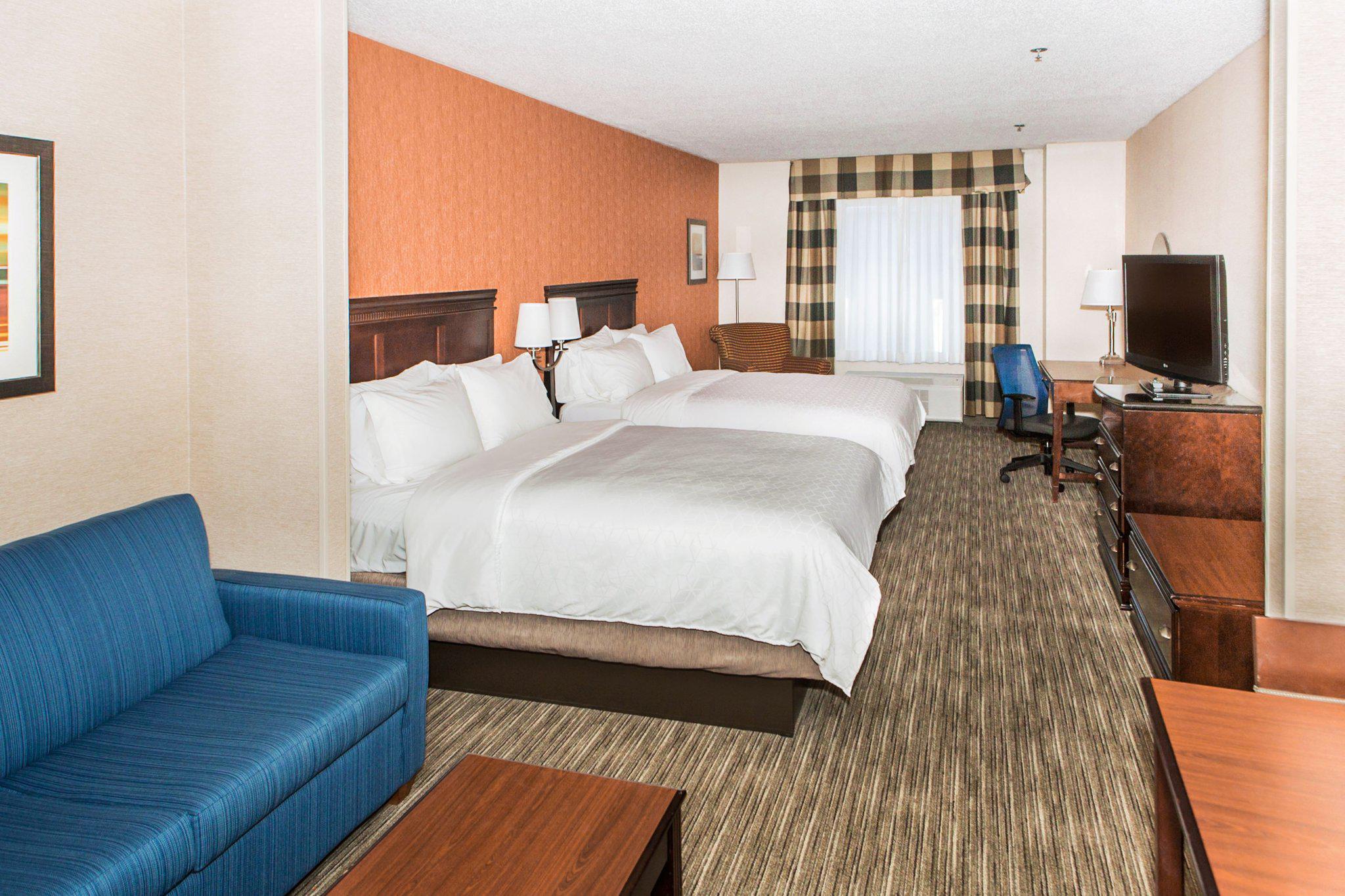 Holiday Inn Express & Suites Chambersburg Photo