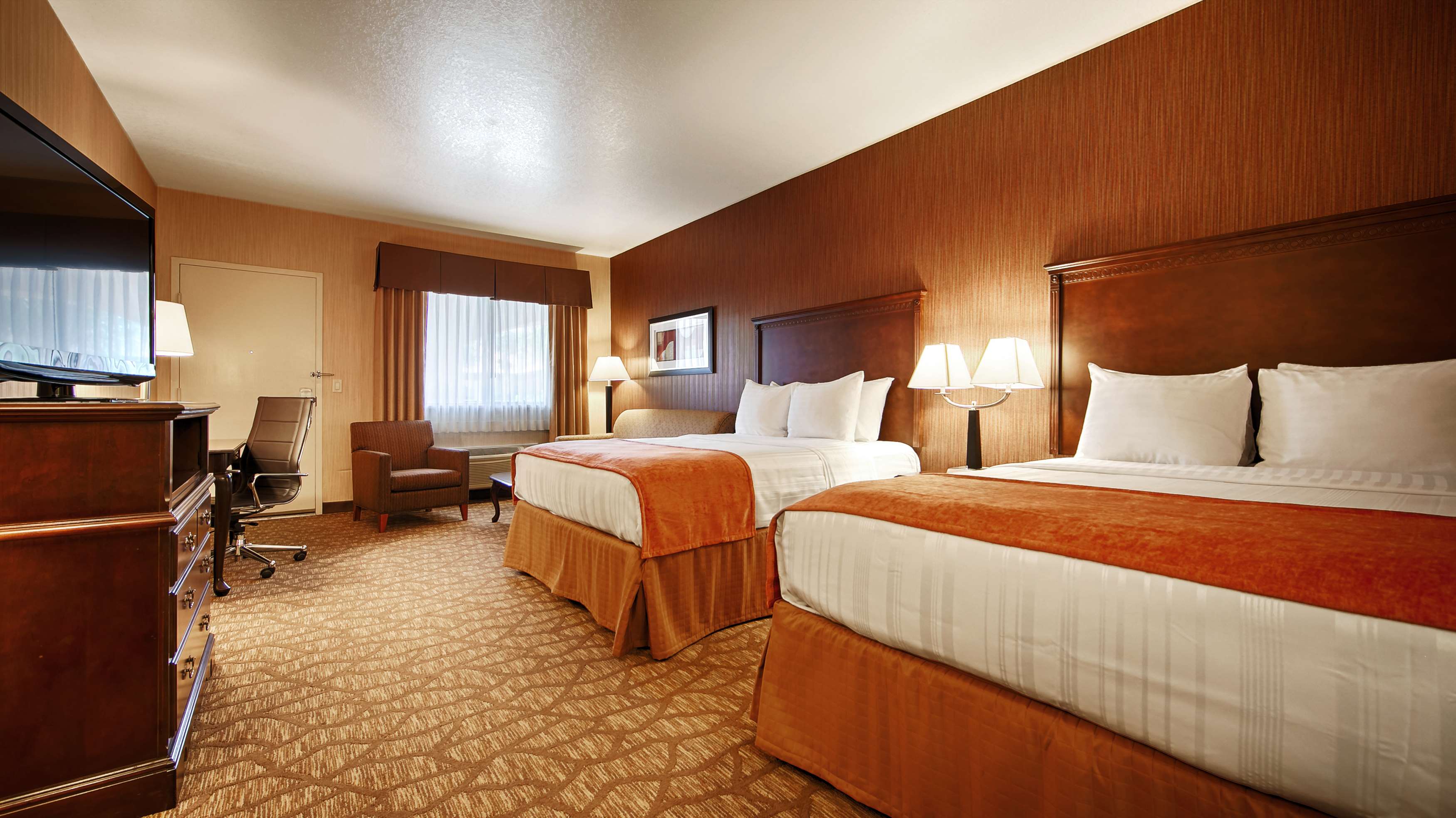 Best Western San Dimas Hotel & Suites Photo